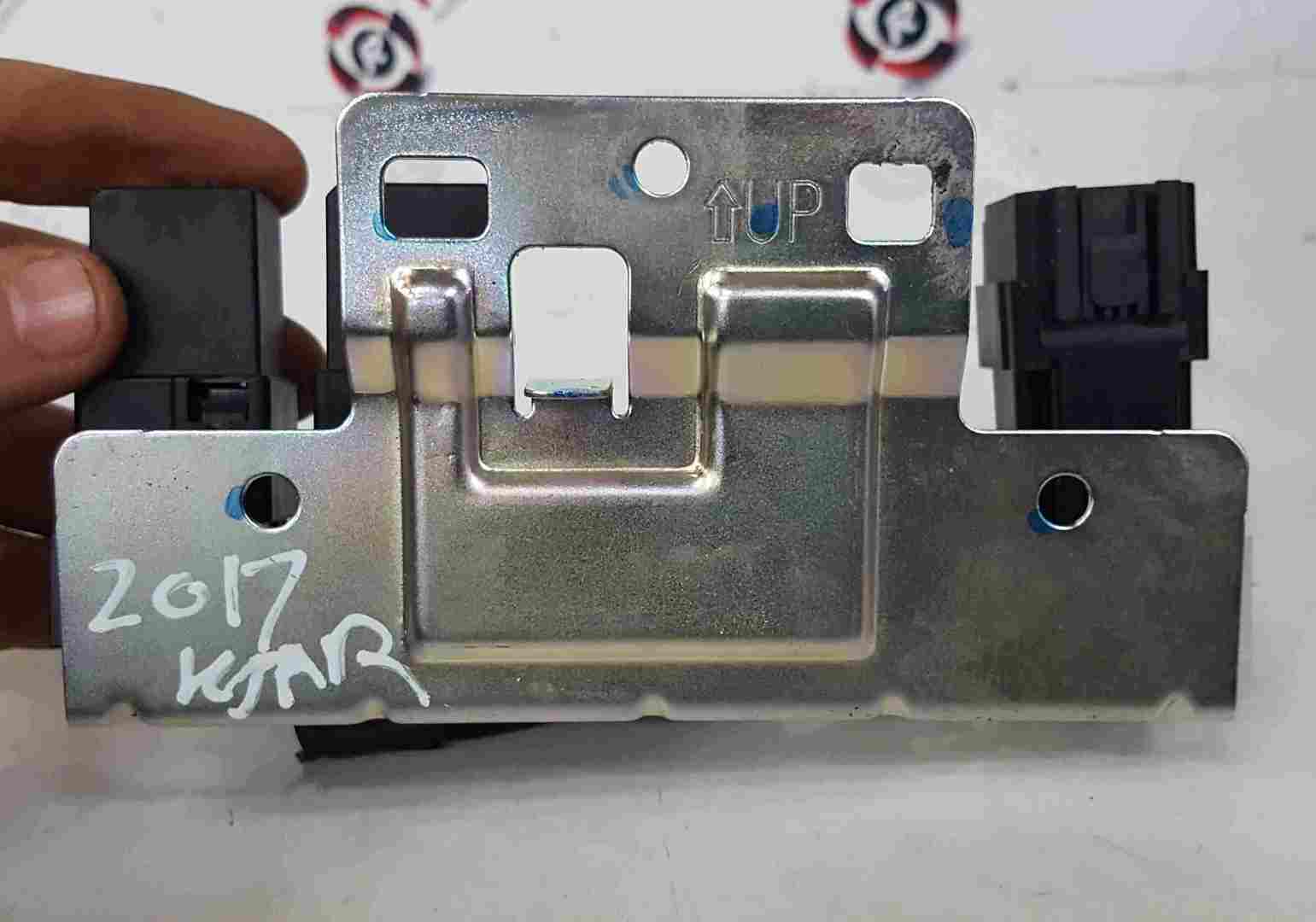 Thumb 3 Renault Kadjar 2015-2021 Black Relays