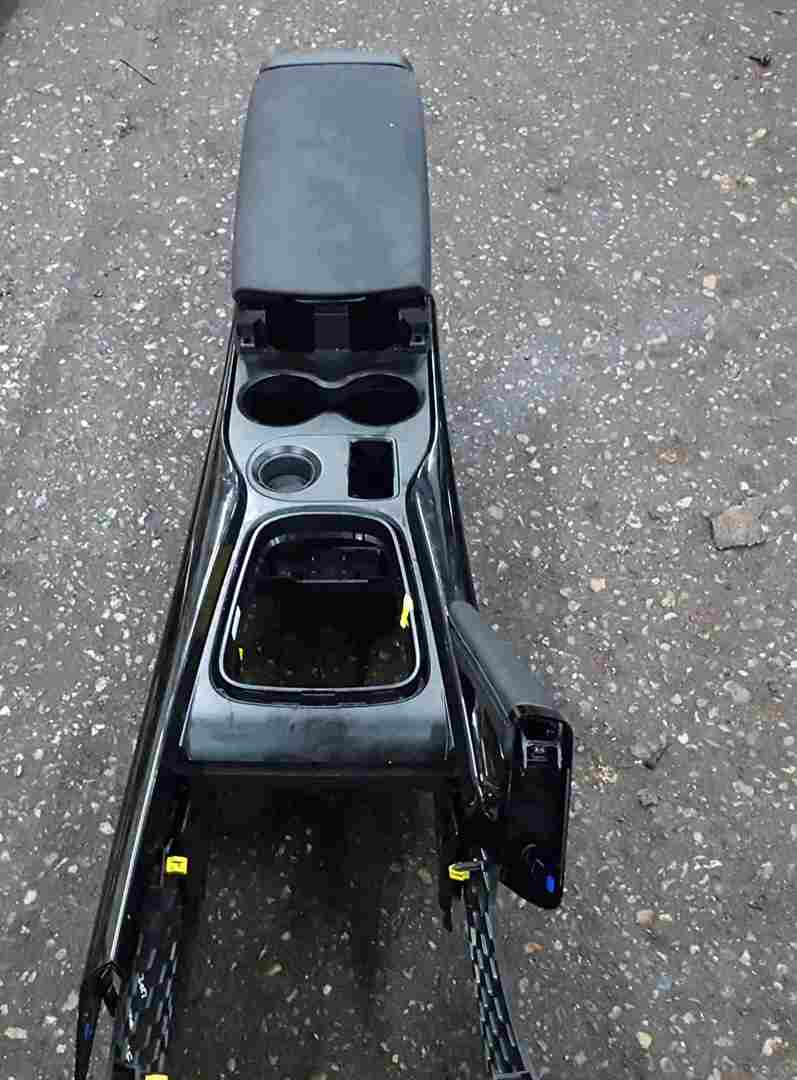 Thumb 2 Renault Kadjar 2015-2021 Centre Console Arm Rest Complete