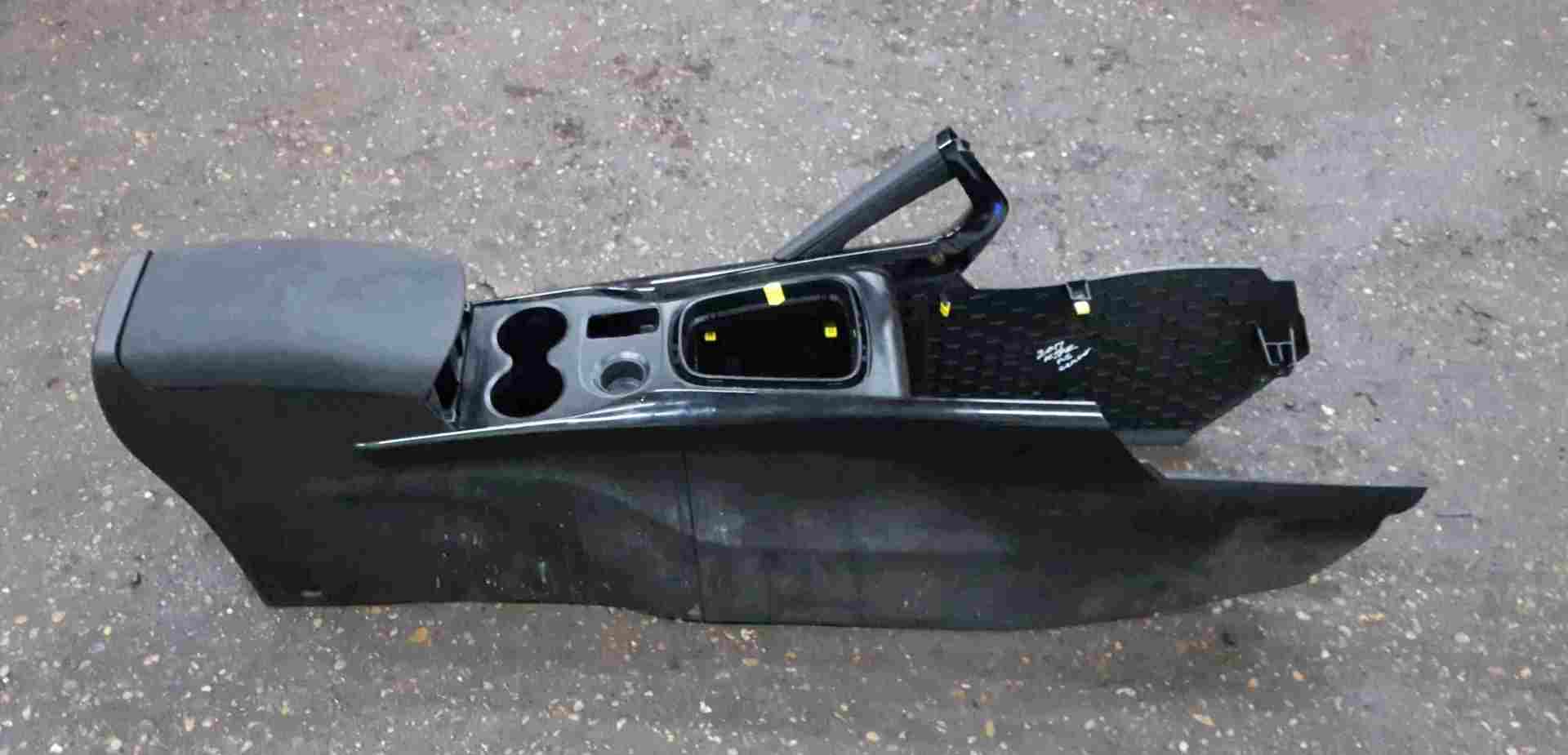 Renault Kadjar 2015-2021 Centre Console Arm Rest Complete