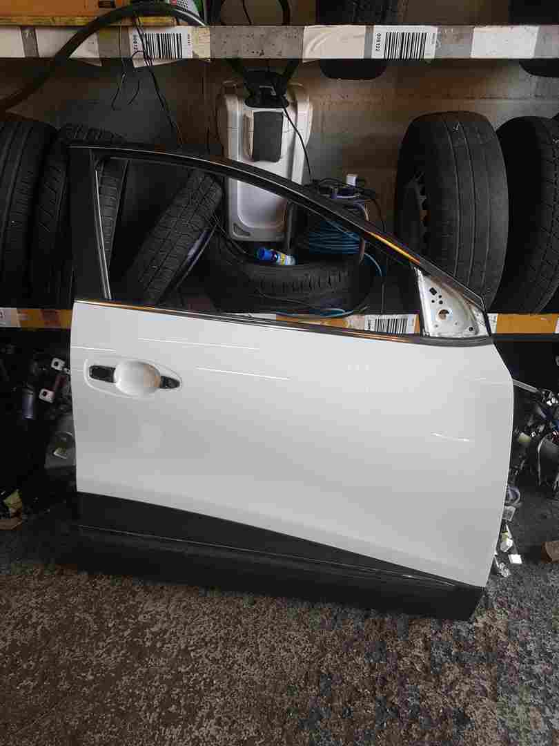 Thumb 2 Renault Kadjar 2015-2021 Drivers OSF Front Door White Ov369 369