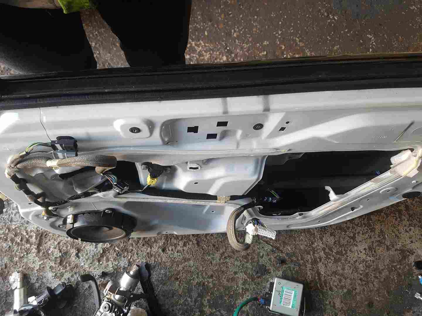 Thumb 3 Renault Kadjar 2015-2021 Drivers OSF Front Door White Ov369 369