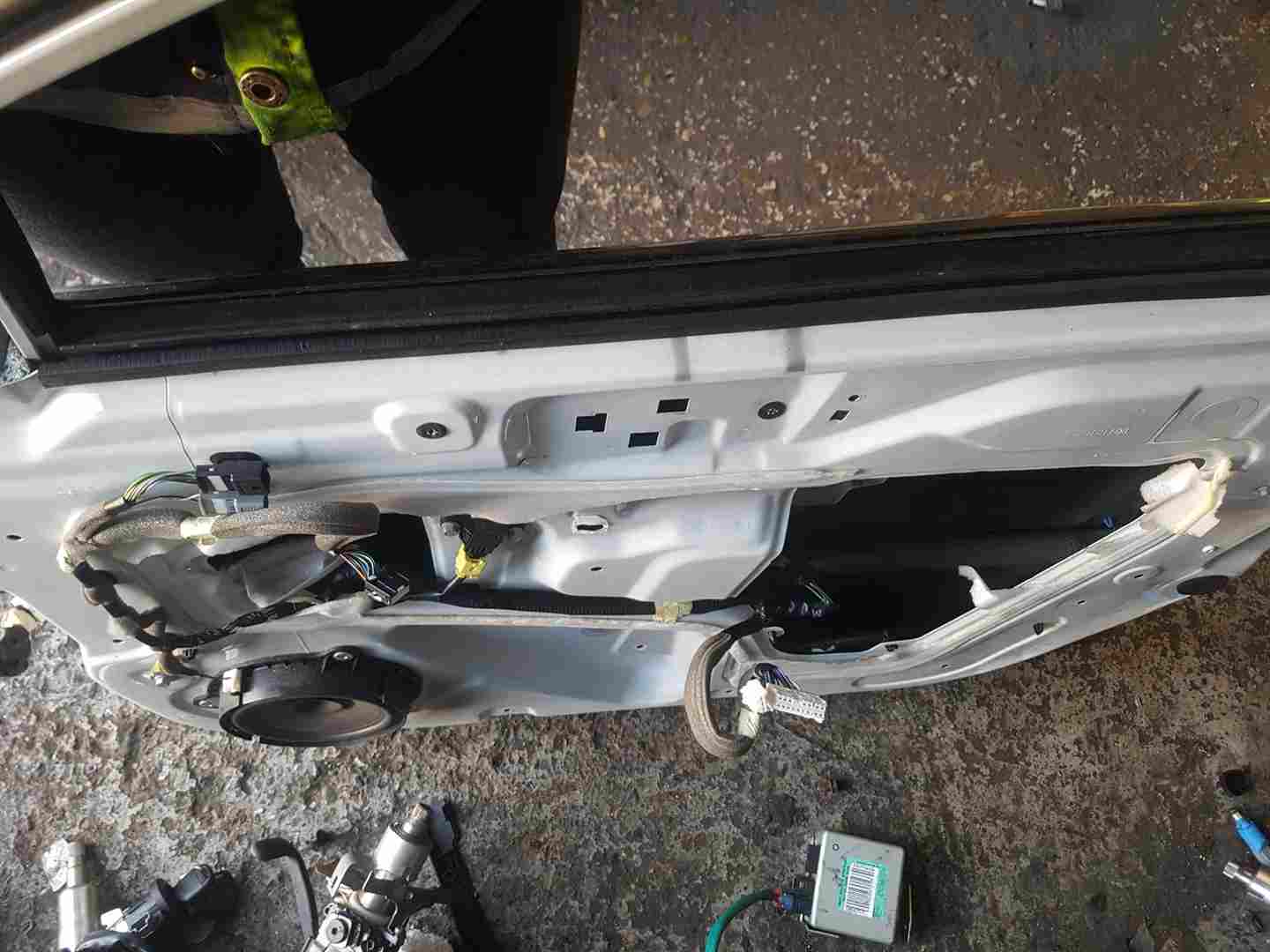 Thumb 4 Renault Kadjar 2015-2021 Drivers OSF Front Door White Ov369 369
