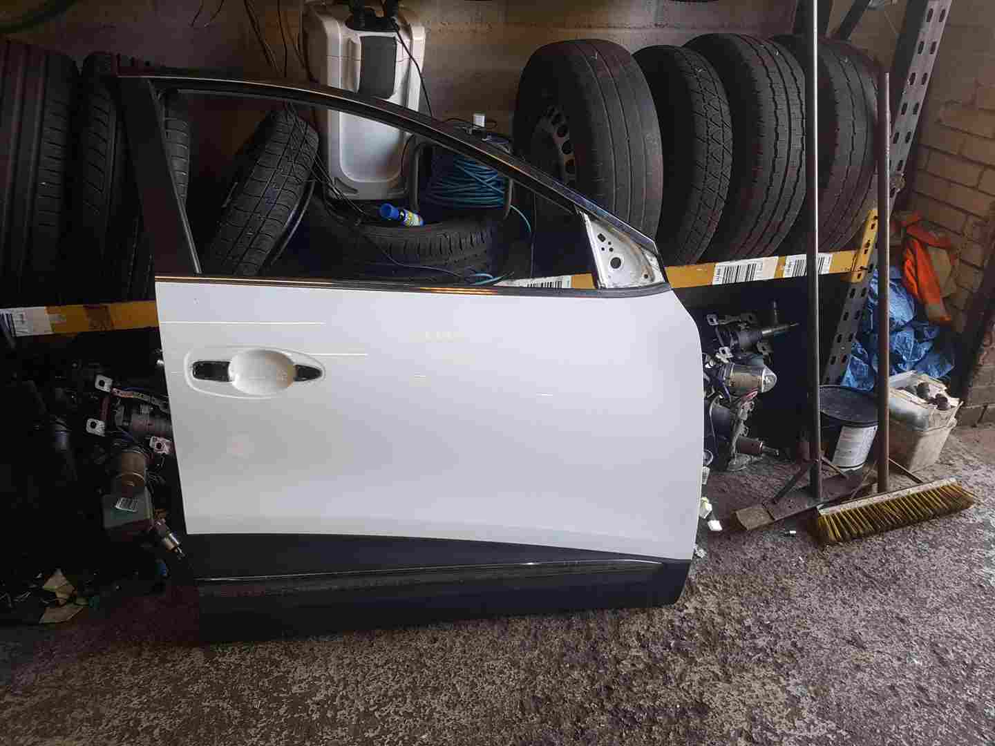 Thumb 7 Renault Kadjar 2015-2021 Drivers OSF Front Door White Ov369 369