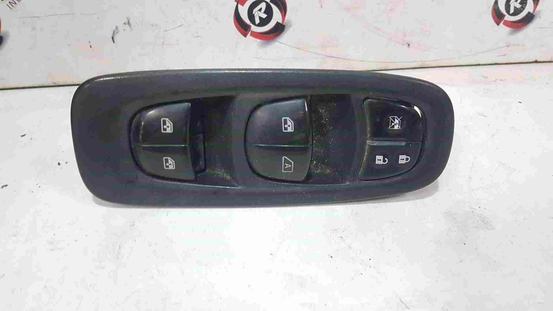 Renault Kadjar 2015-2021 Drivers OSF Front Window Switch Panel 254019218R