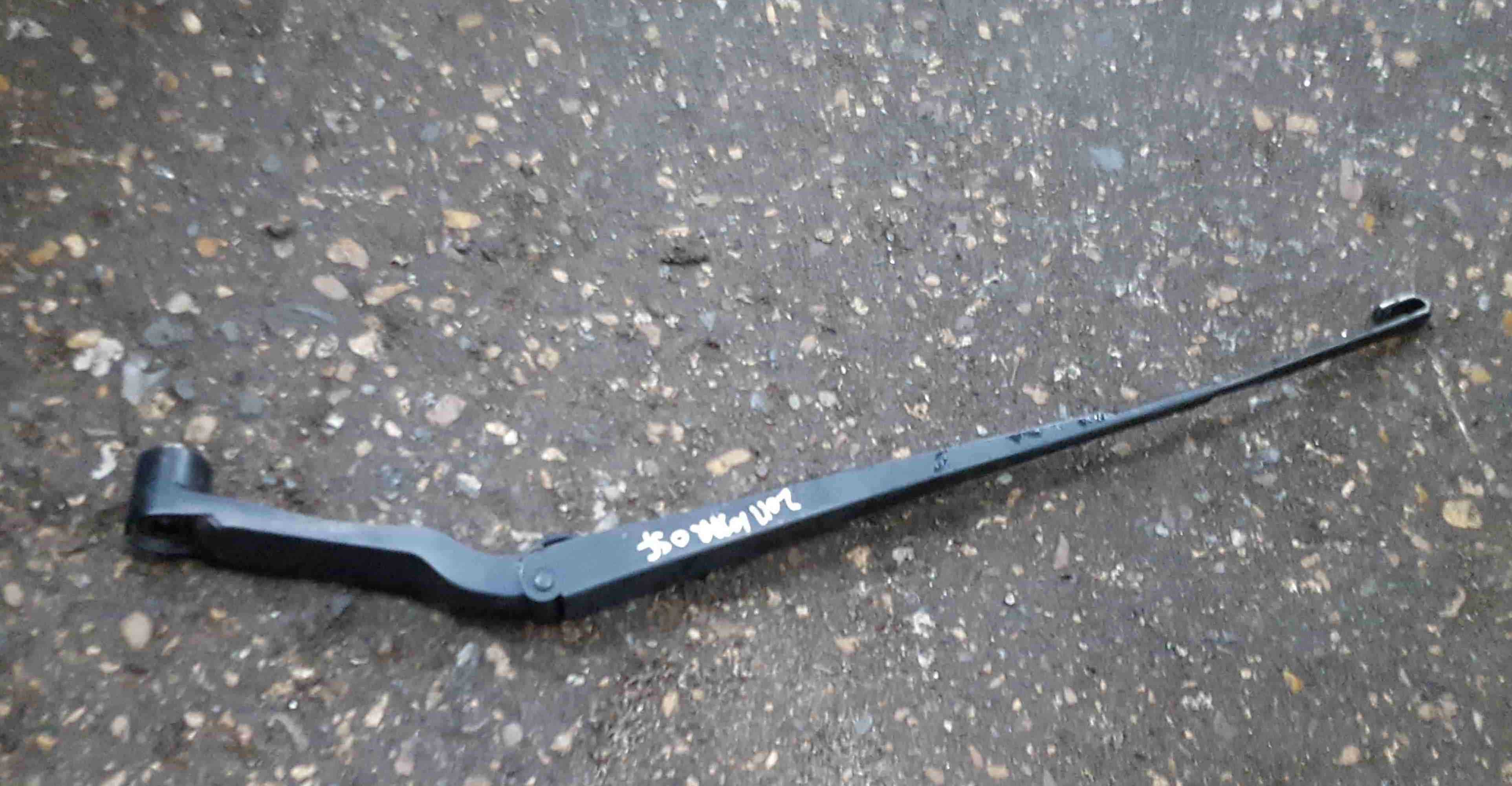 Renault Kadjar 2015-2021 Drivers OSF Front Windscreen Wiper Arm
