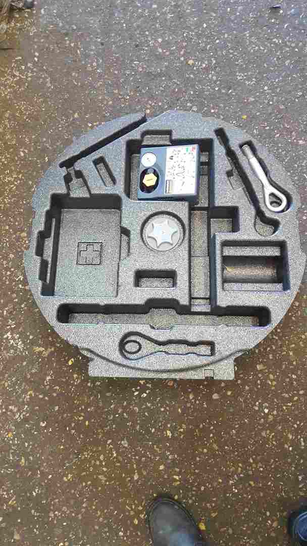 Thumb 3 Renault Kadjar 2015-2021 Jack Set Foam Holder Inflator 997505370R