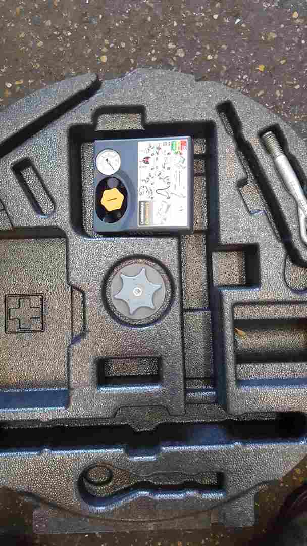 Thumb 2 Renault Kadjar 2015-2021 Jack Set Foam Holder Inflator 997505370R