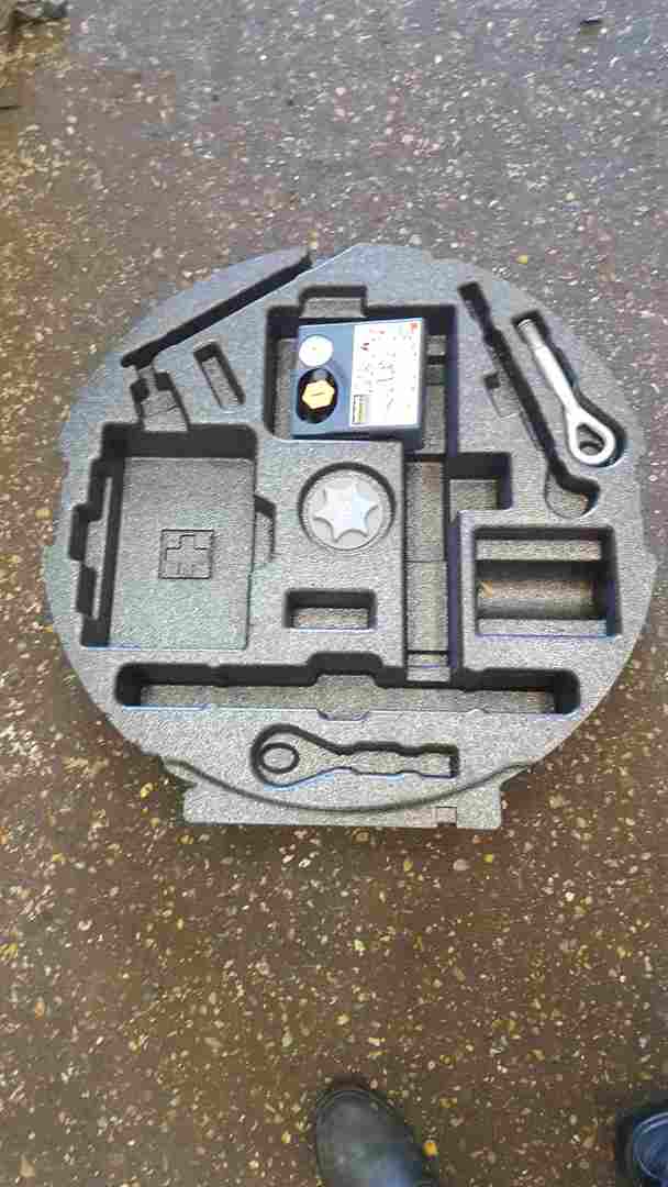Renault Kadjar 2015-2021 Jack Set Foam Holder Inflator 997505370R