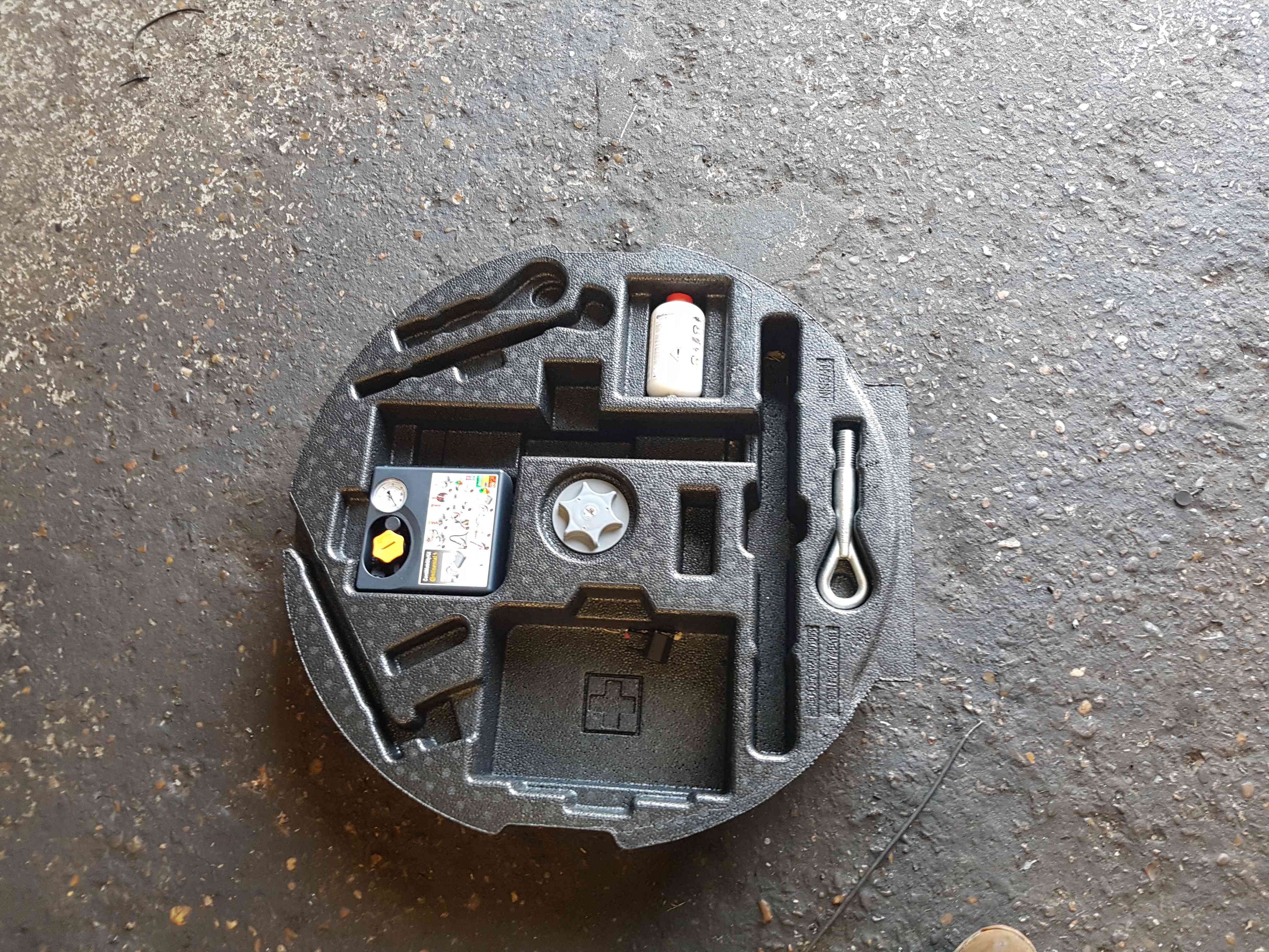 Renault Kadjar Nissan 2015-2021 Jack SET Foam Holder Inflator 