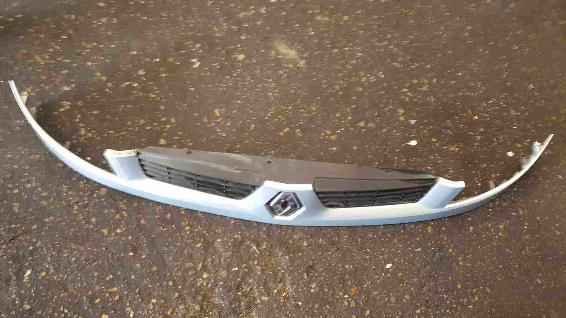 Thumb 5 Renault Kangoo 2003-2007 Front Bumper Upper Grill Insert Panel Silver Teb64