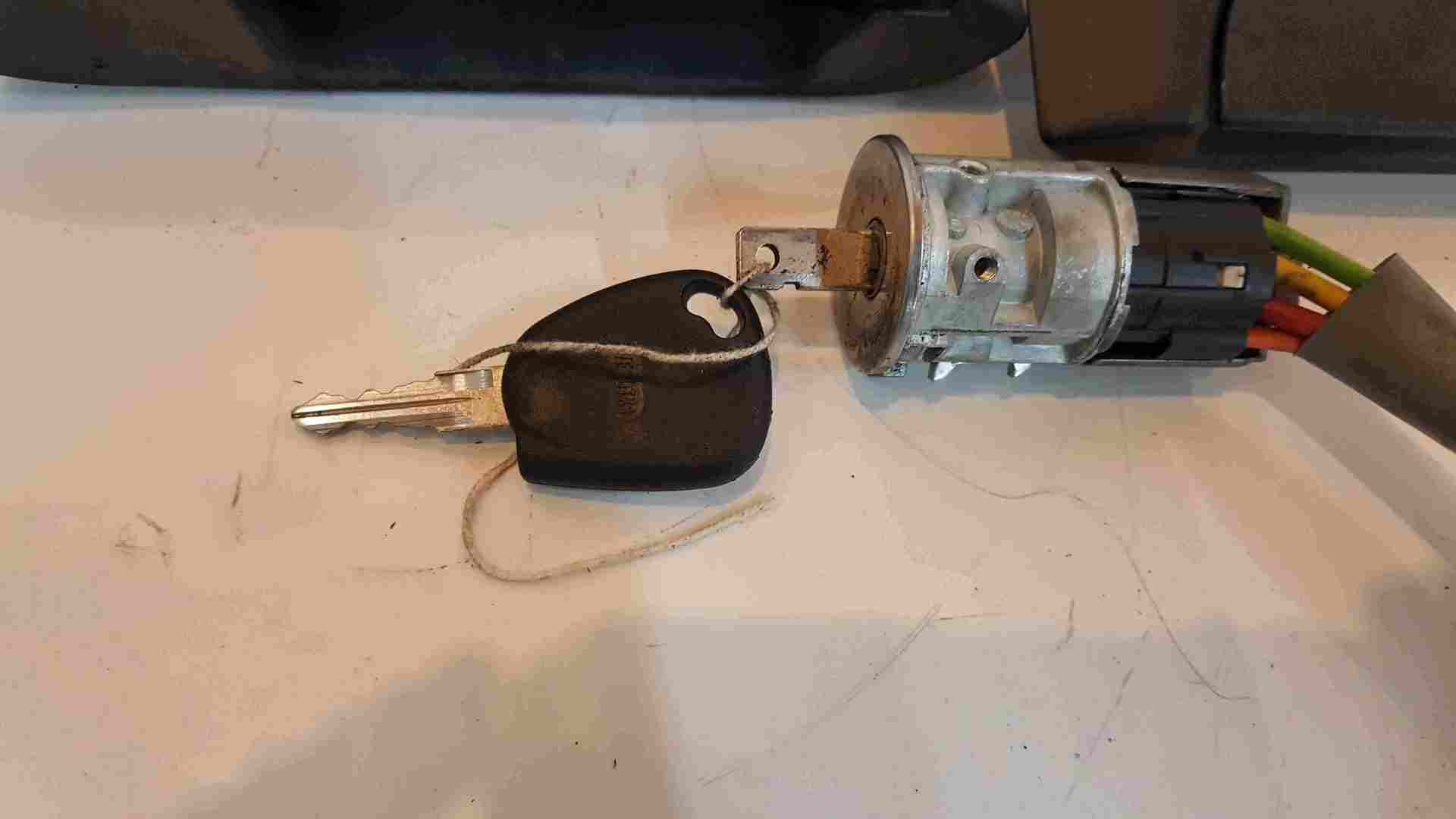 Thumb 2 Renault Kangoo 2003-2007 Ignition Barrel Key Set Lock Blade Door