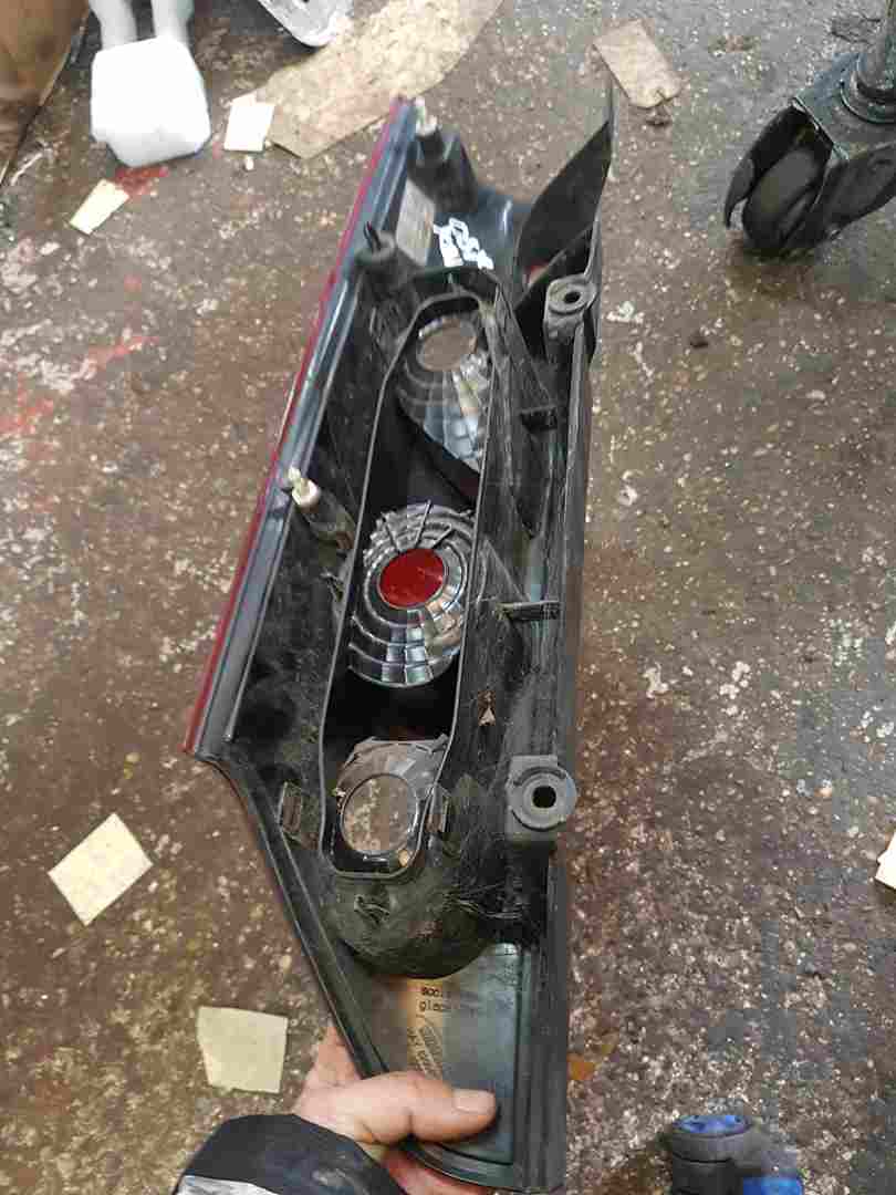 Thumb 4 Renault Kangoo 2007-2013 Drivers OSR Rear Light 8200419952 Cracked