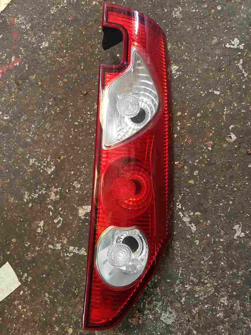 Thumb 5 Renault Kangoo 2007-2013 Drivers OSR Rear Light 8200419952 Cracked