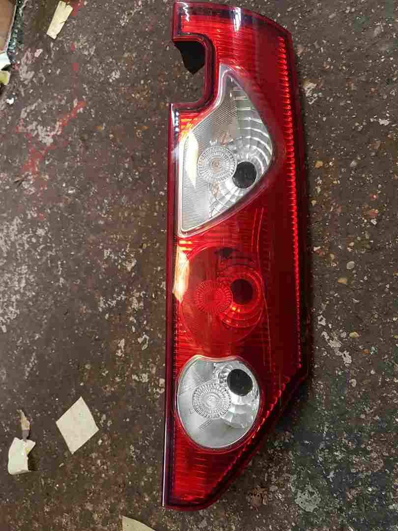 Thumb 6 Renault Kangoo 2007-2013 Drivers OSR Rear Light 8200419952 Cracked
