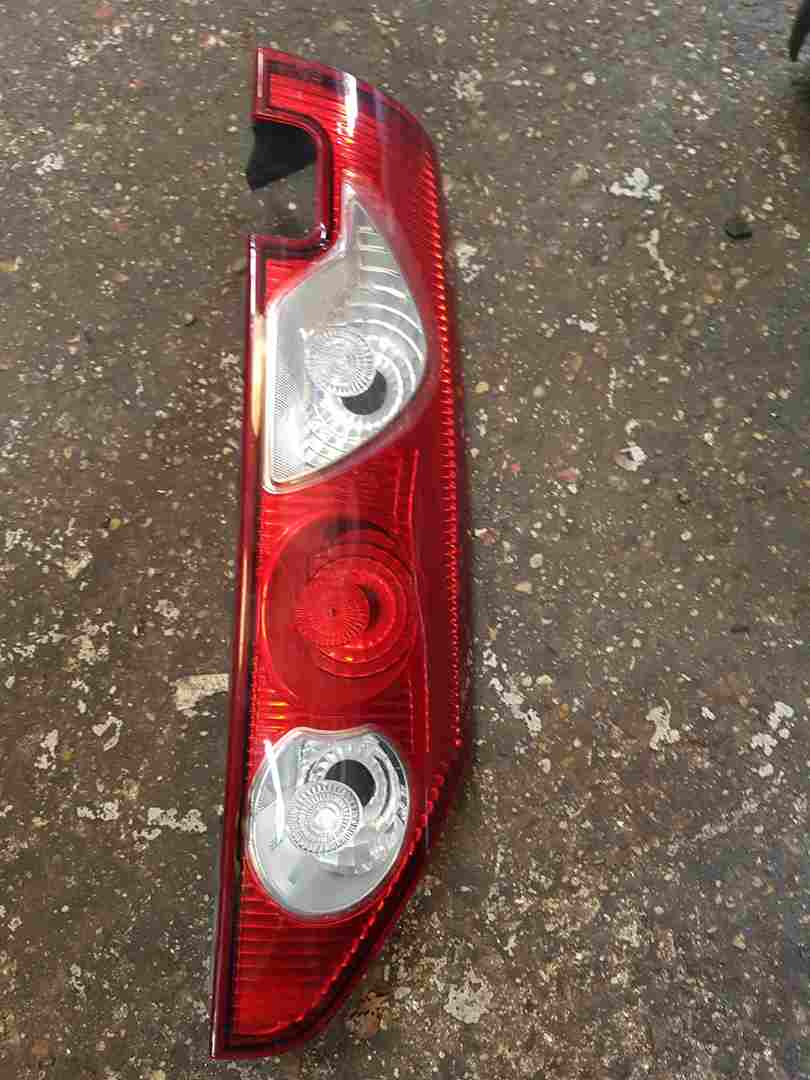 Thumb 7 Renault Kangoo 2007-2013 Drivers OSR Rear Light 8200419952 Cracked