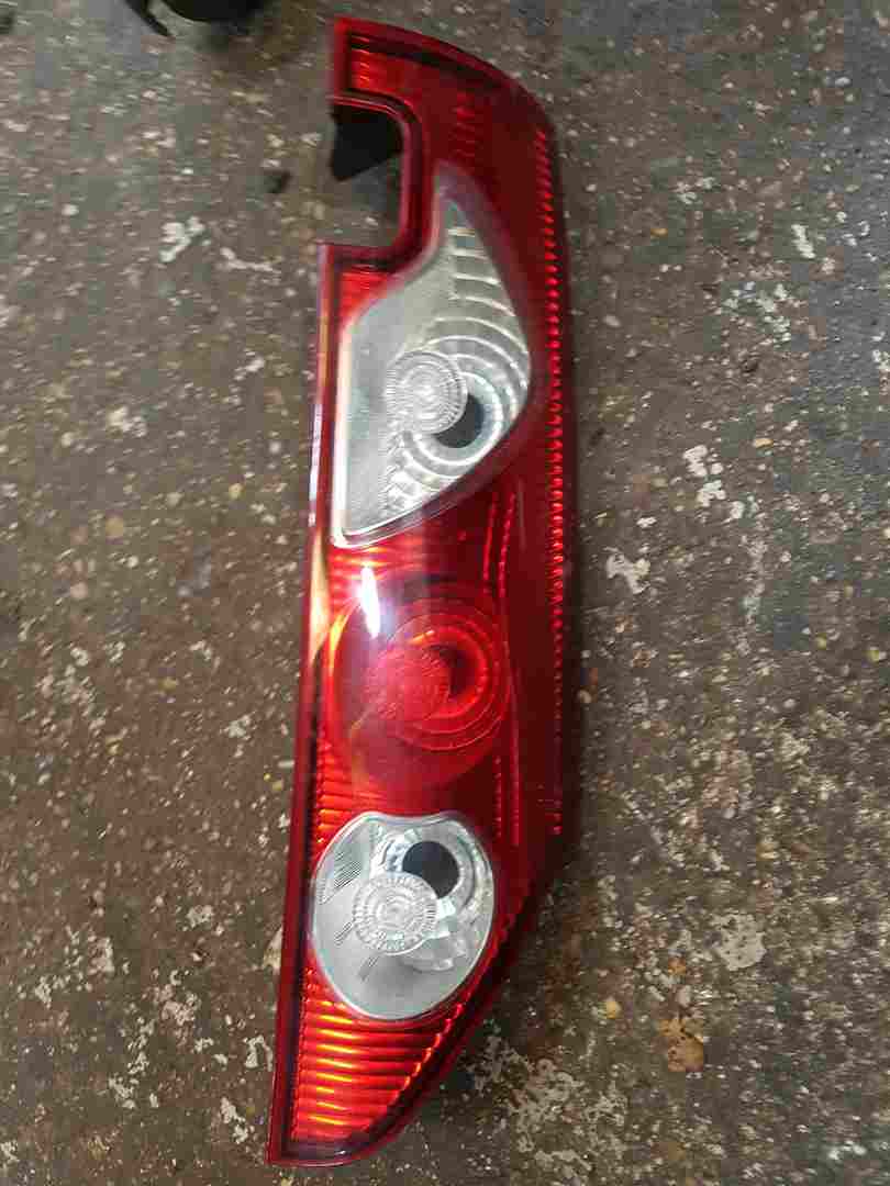 Renault Kangoo 2007-2013 Drivers OSR Rear Light 8200419952 Cracked