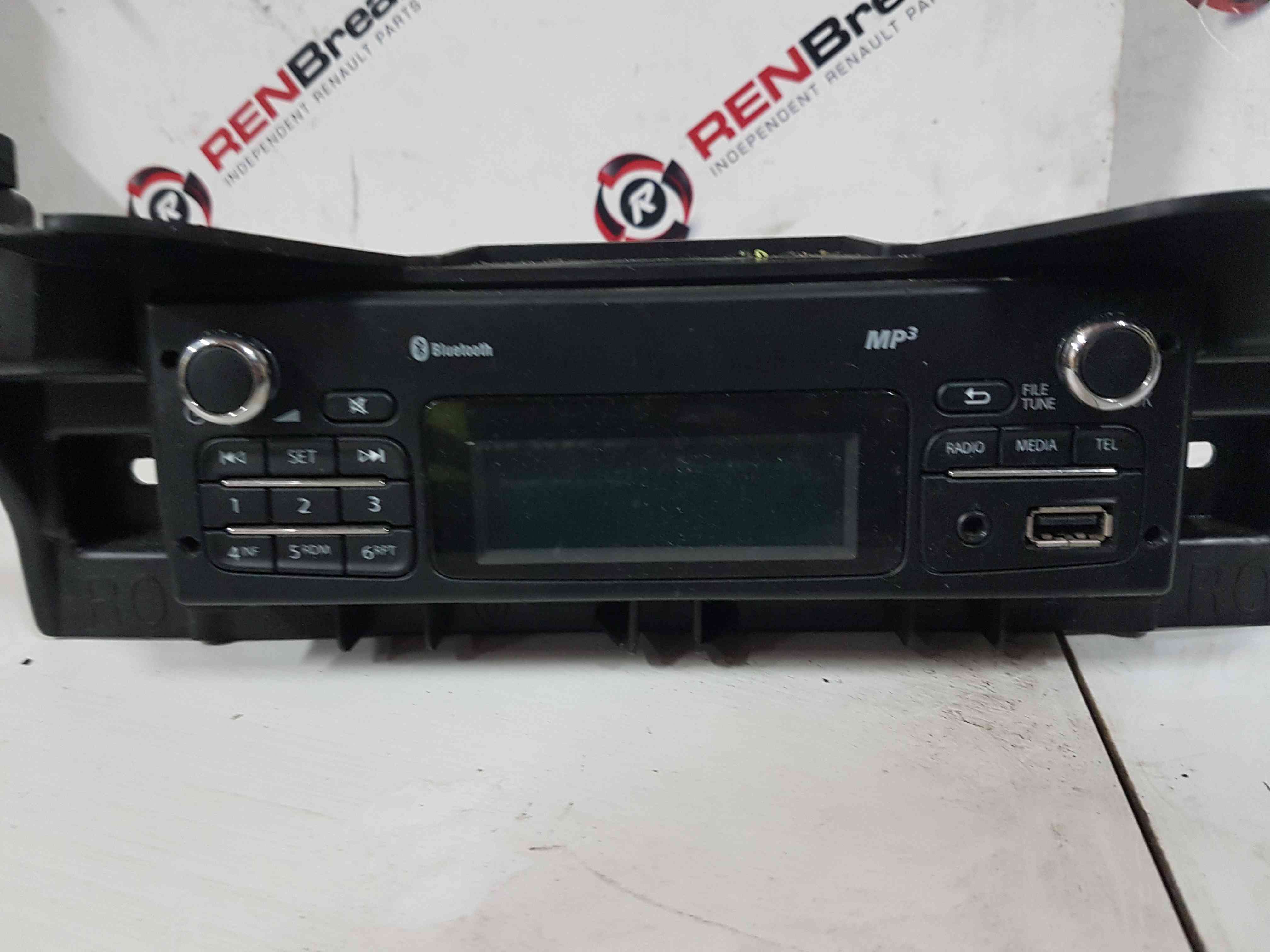 Renault Master 2010-2018 Radio Cd Player Head Unit 281154140R - Store -  Renault Breakers - Used Renault Car Parts & Spares Specialist