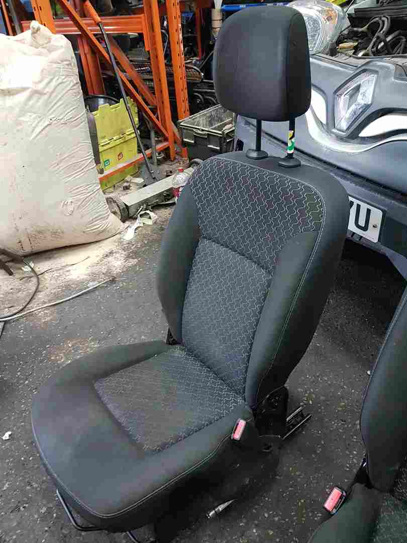 Thumb 3 Renault Kangoo MK2 2013-2017 Driver Seat OSF Runners + Buckle 