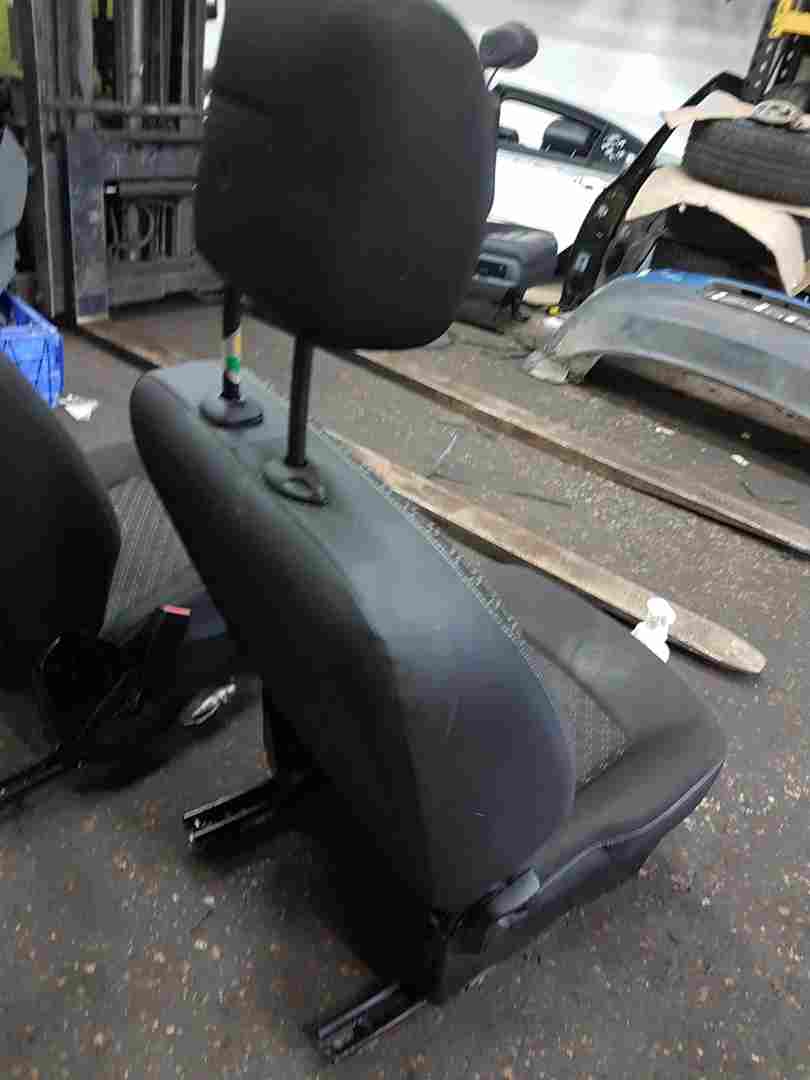 Thumb 5 Renault Kangoo MK2 2013-2017 Driver Seat OSF Runners + Buckle 