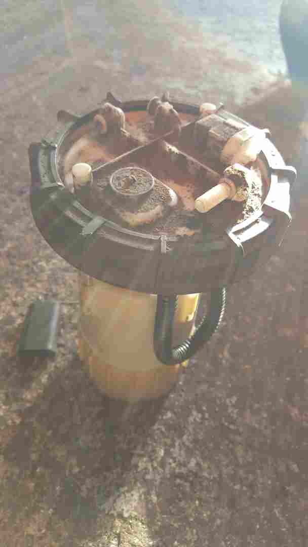 Thumb 3 Renault Kangoo MPV 2003-2007 1.6 16V Fuel Sender Pump Unit