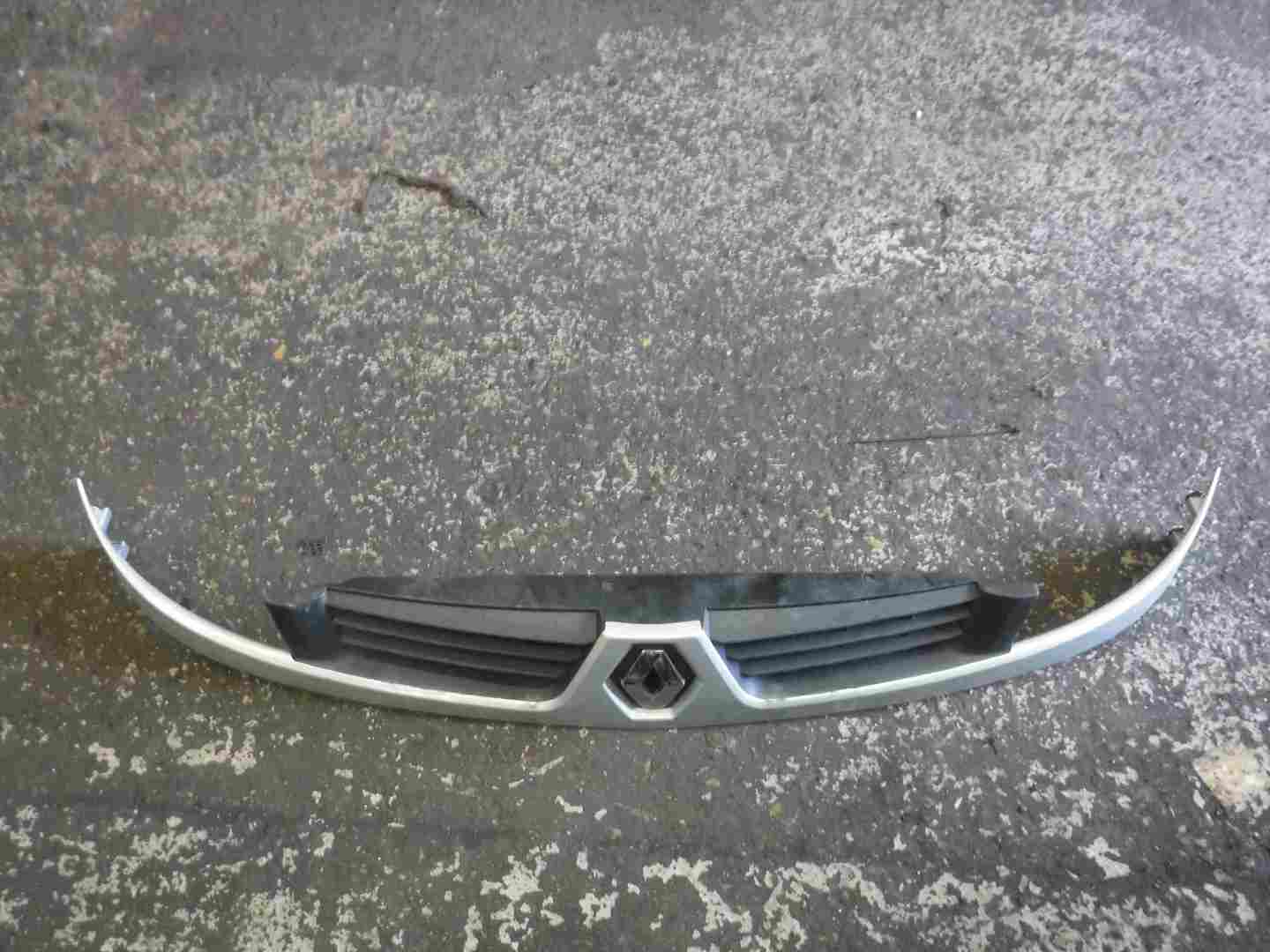 Renault Kangoo MPV 2003-2007 Front Bumper Grill Trim Silver TEB64
