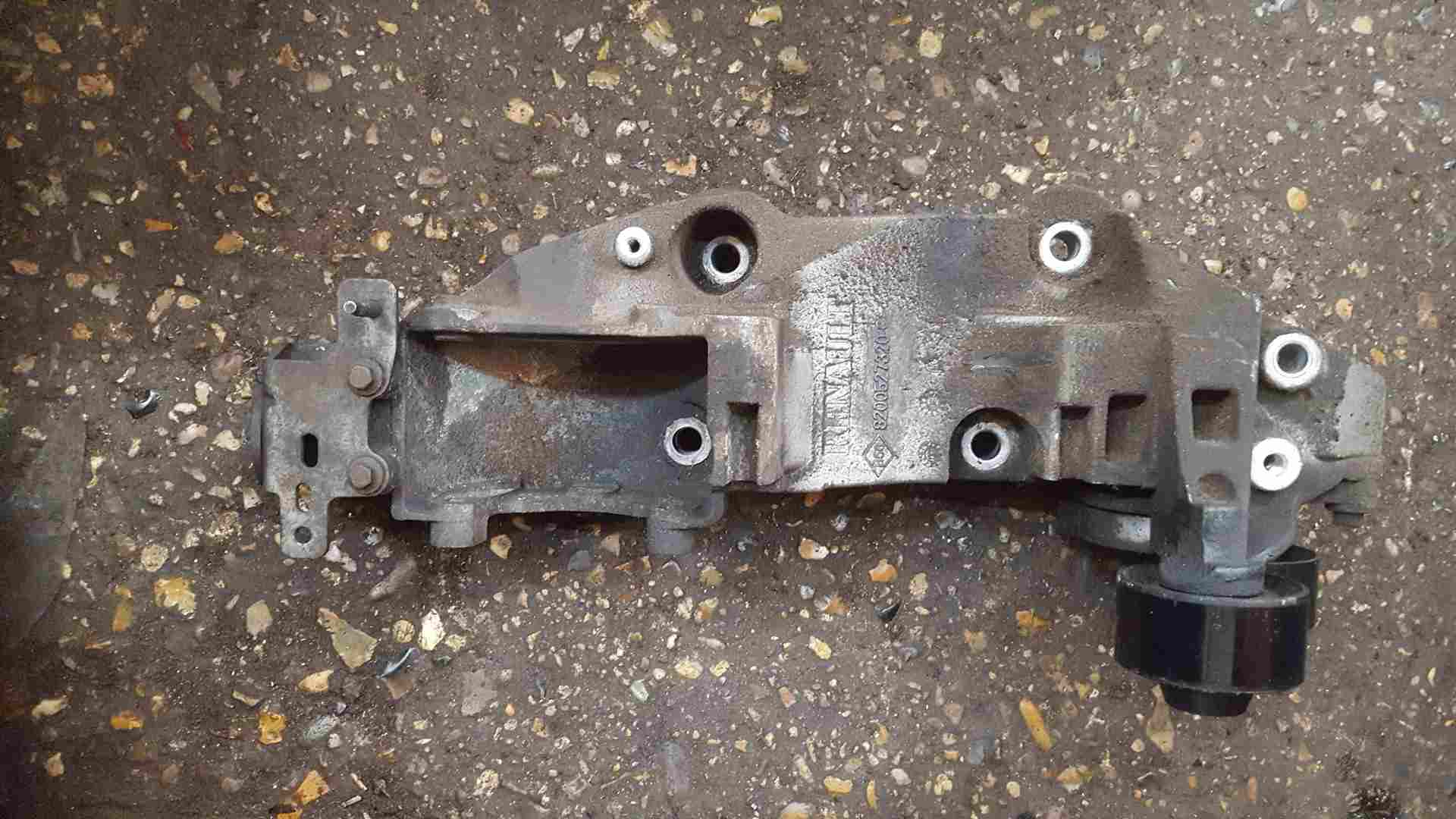 Thumb 2 Renault Koleos 2008-2015 2.0 DCI Alternator Bracket 820052732