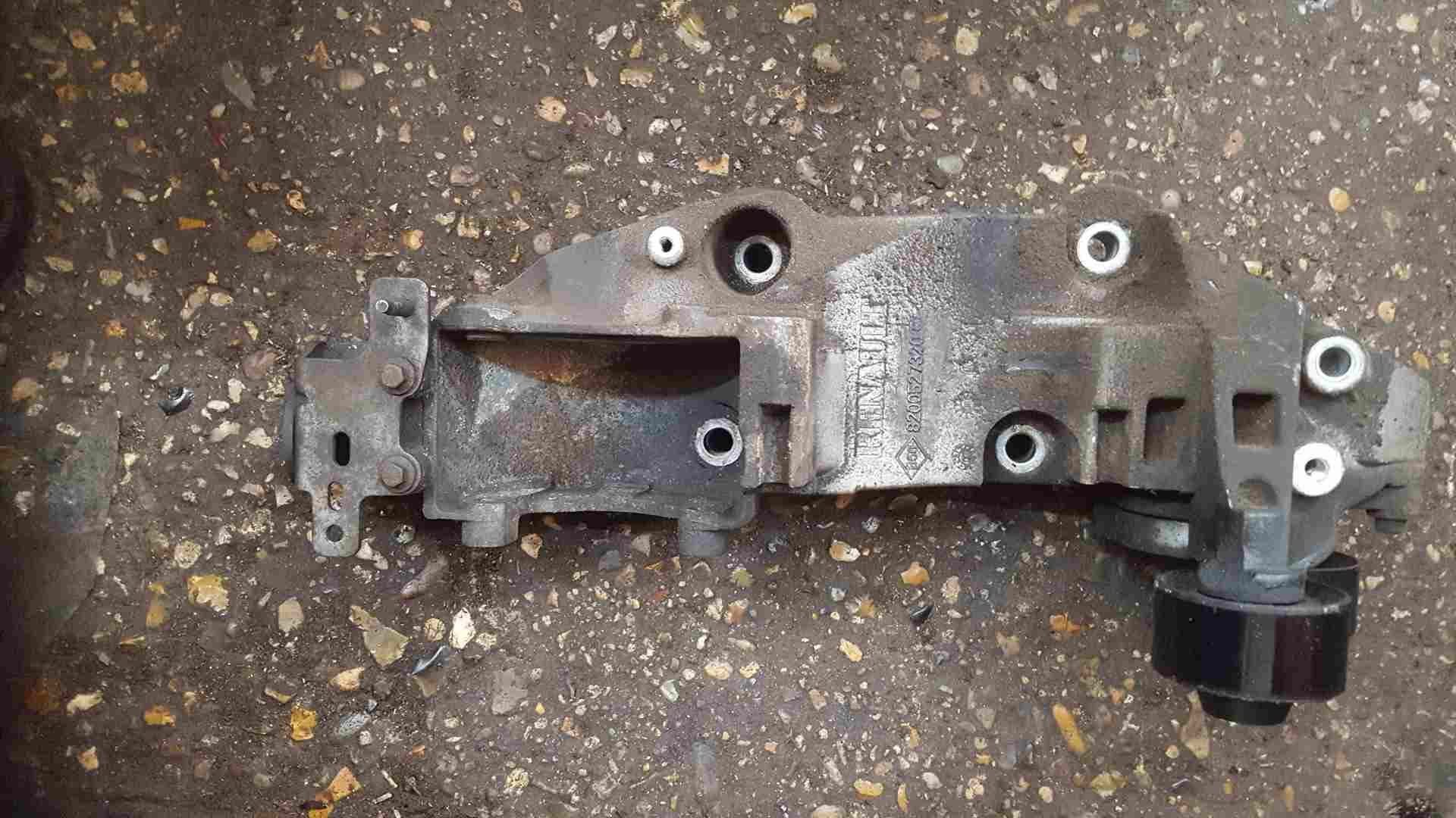 Thumb 3 Renault Koleos 2008-2015 2.0 DCI Alternator Bracket 820052732