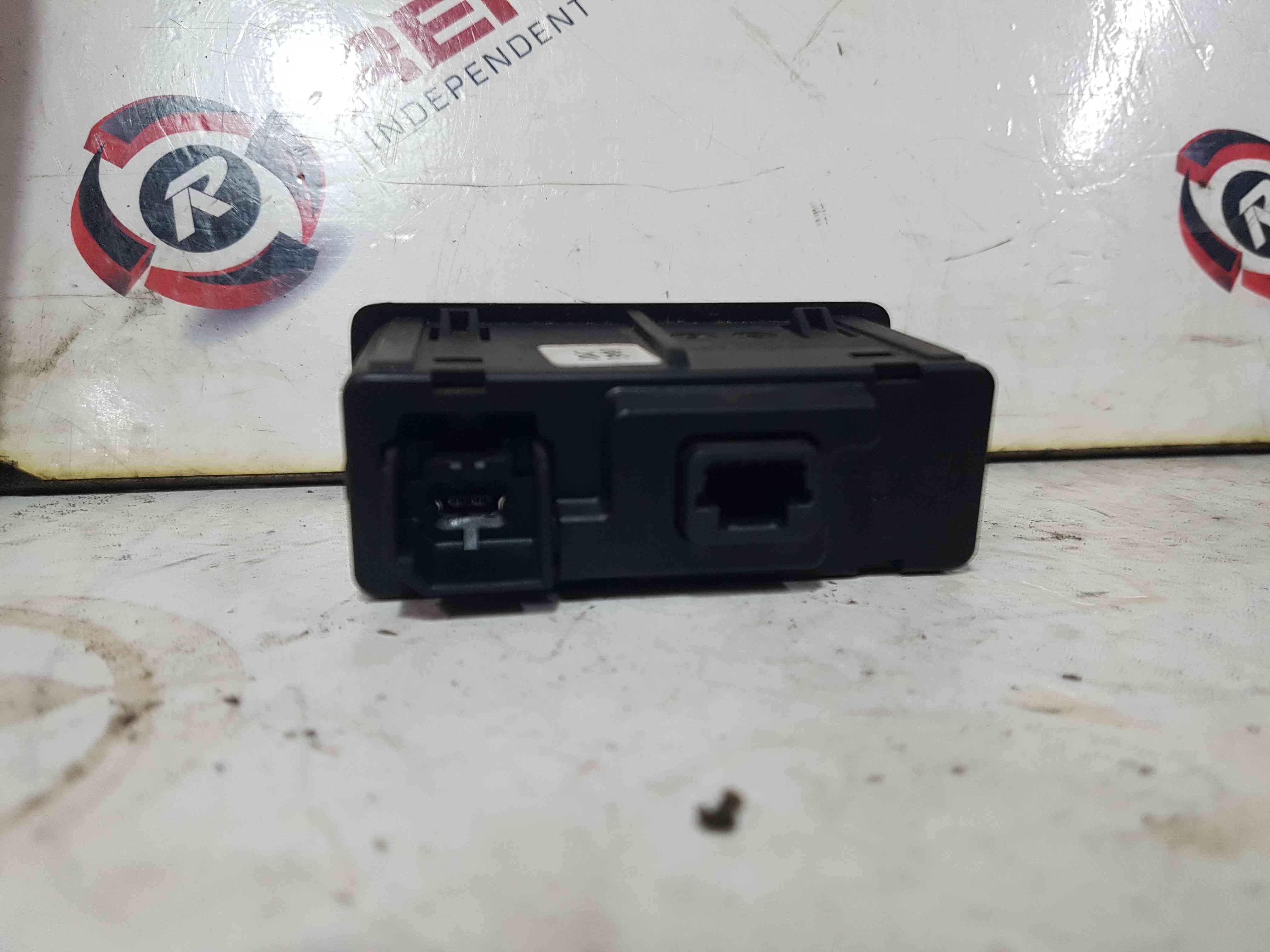 Thumb 4 Renault Koleos 2008-2015 Laguna Clio  Sd Unit AUX Usb Input Port Unit 280234575R