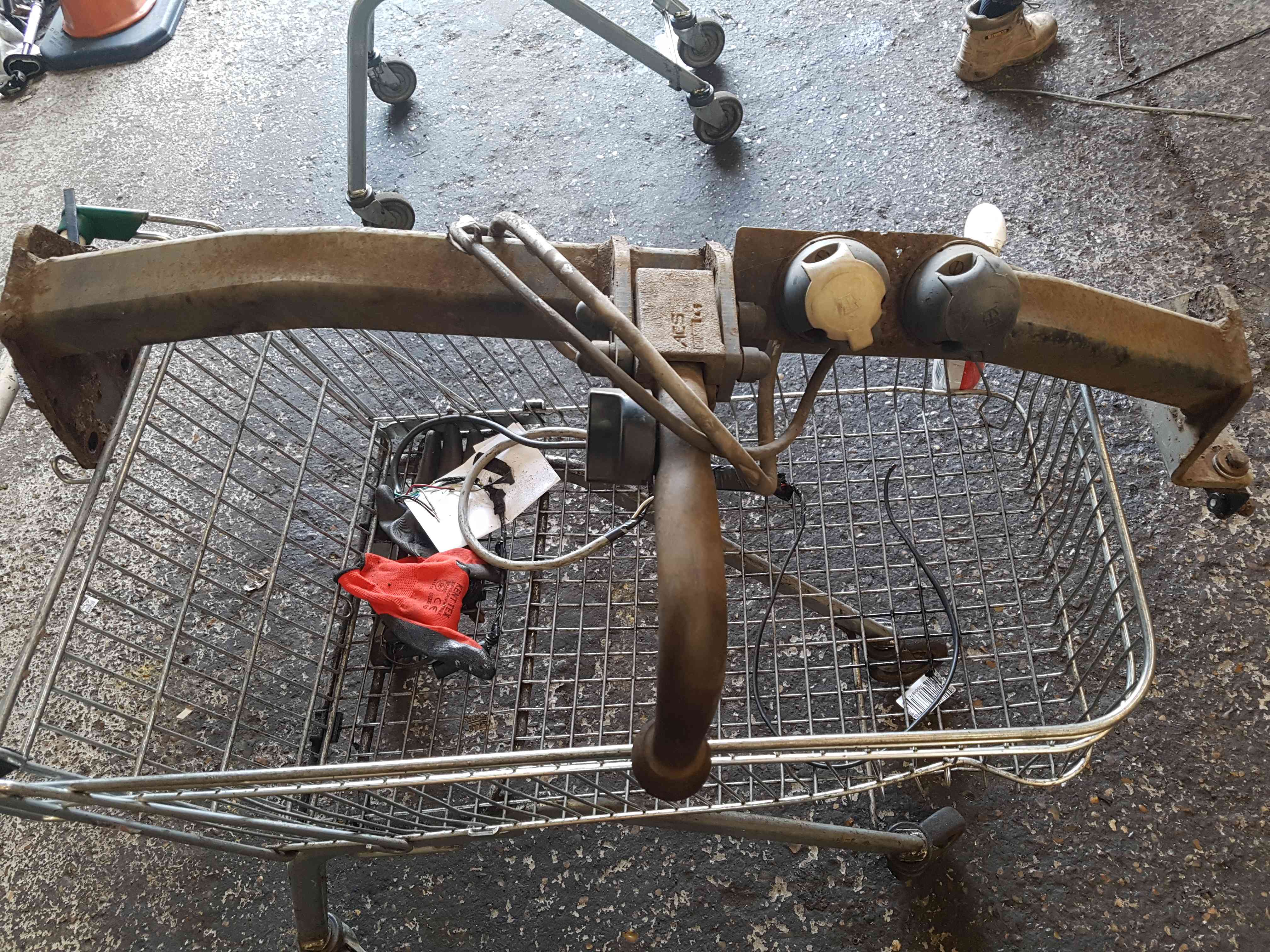 Thumb 2 Renault Koleos 2008-2015 TOW Bar Complete 