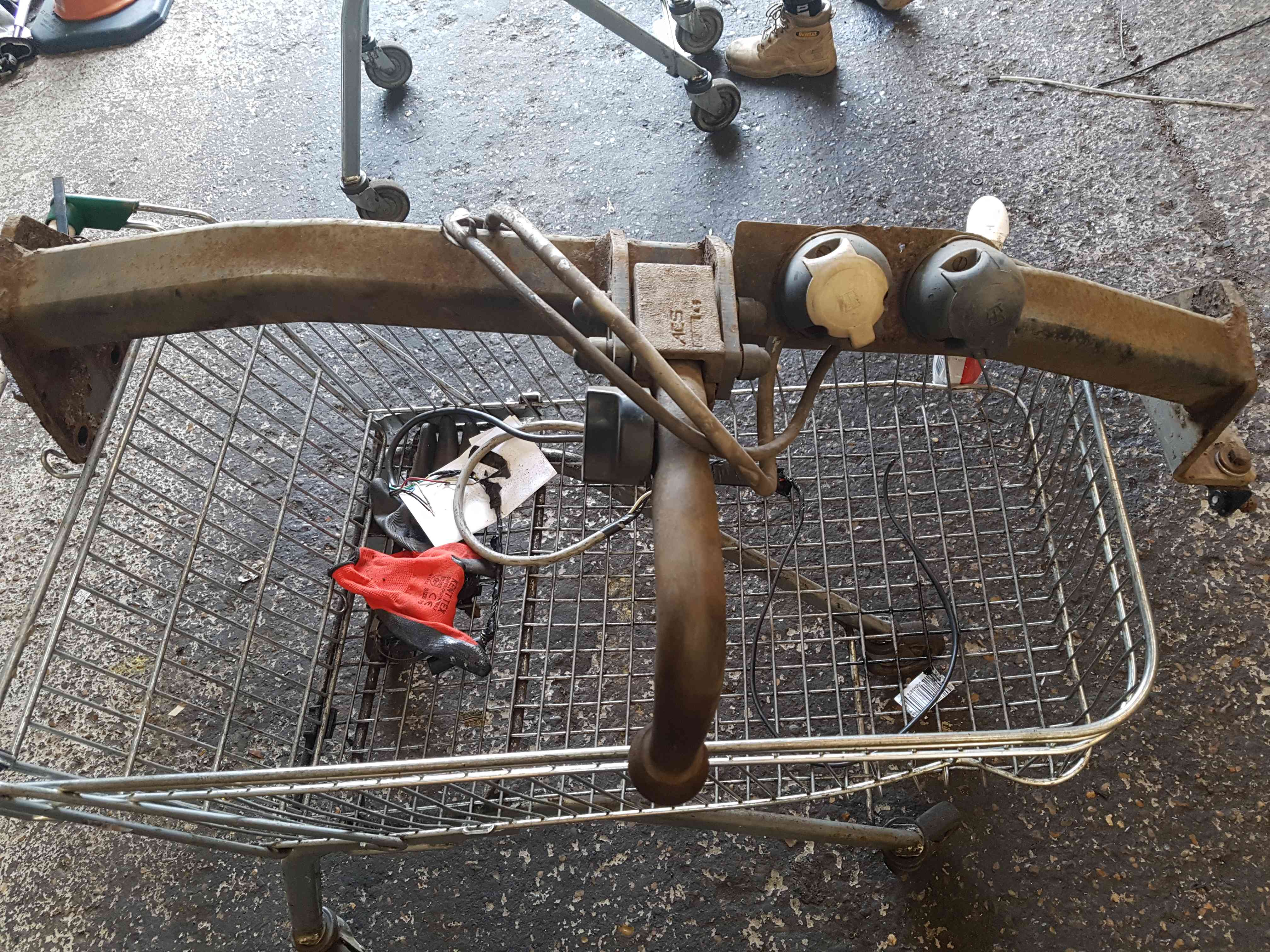Renault Koleos 2008-2015 TOW Bar Complete + Bolts