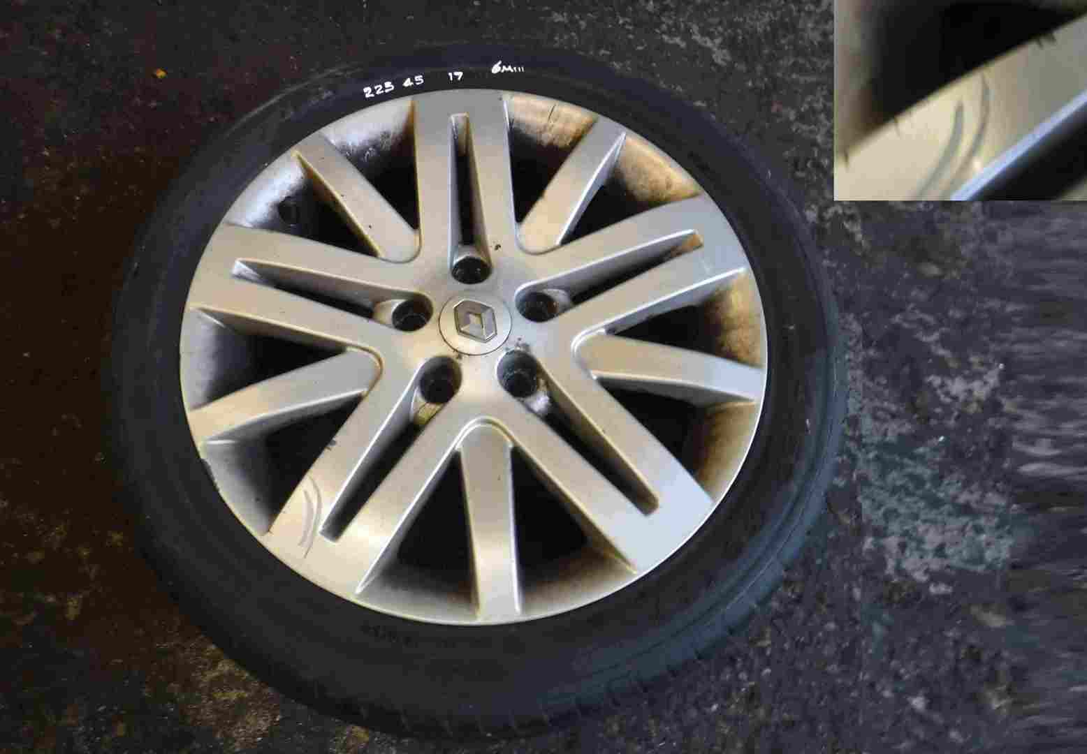 Renault Laguna + Espace 2001-2005 Impulsion Alloy Wheel + Tyre 225 45 17 6mm