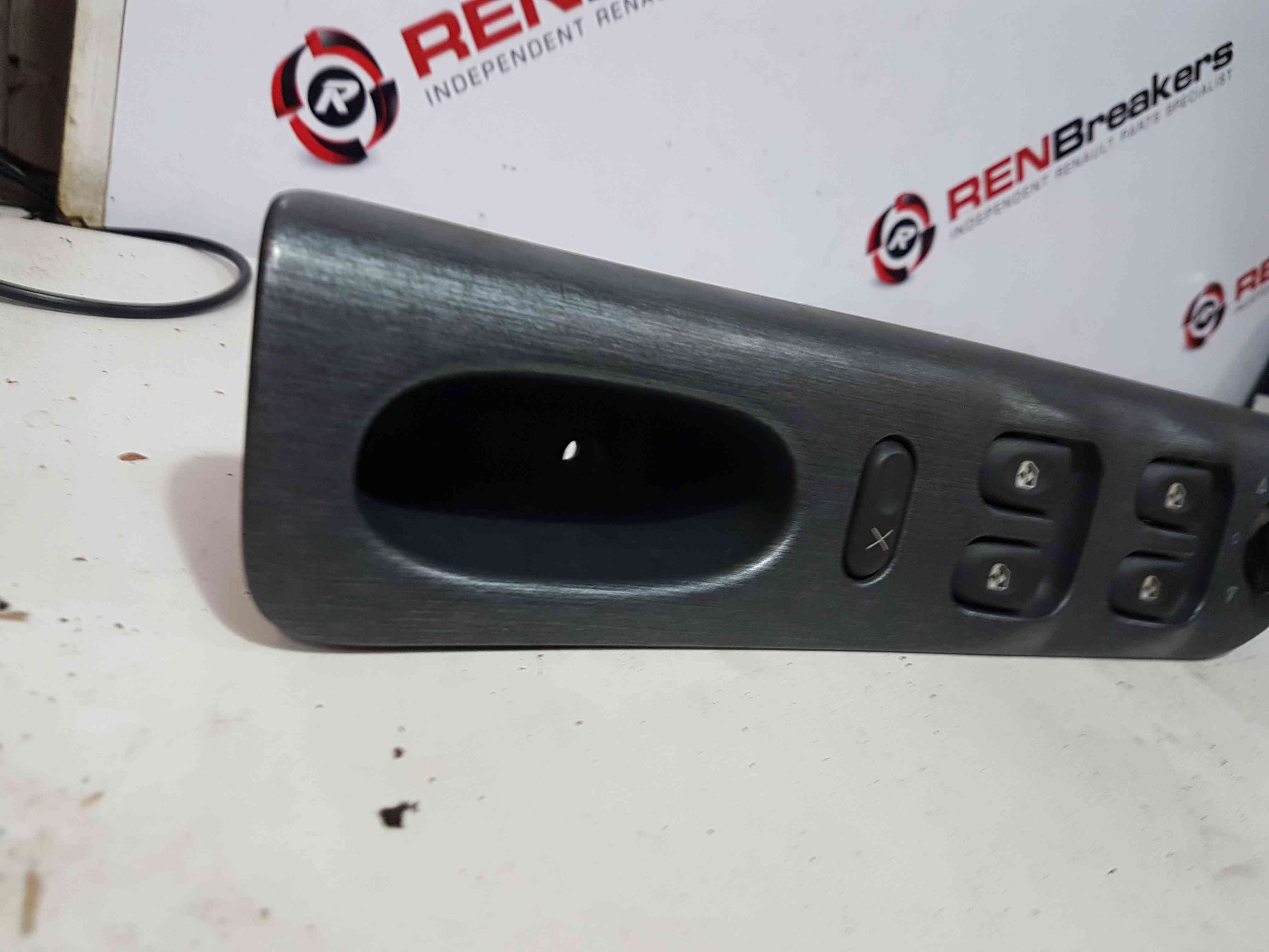 Thumb 2 Renault Laguna 1993-1999 Drivers OSF Front Window Switch
