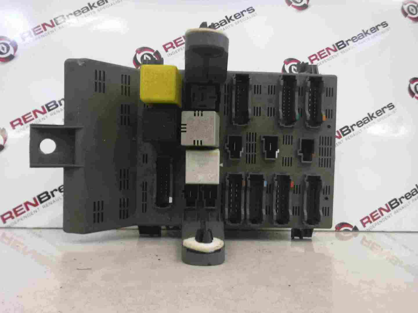 Renault Laguna 1993-1999 Engine Bay Fuse Box Computer