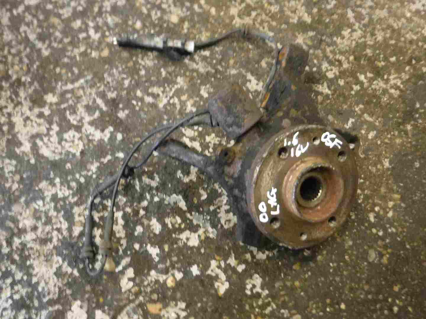 Renault Laguna 1993-2000 1.6 16v Drivers OSF Front Wheel Hub   ABS Sensor