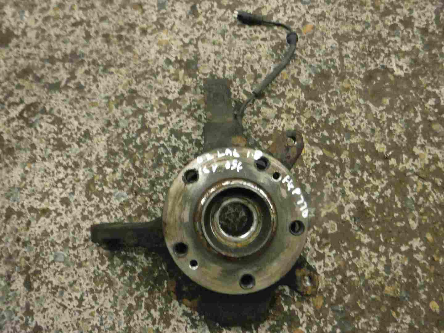 Renault Laguna 2001-2005 1.8 16v Drivers OSF Front Hub + ABS Sensor