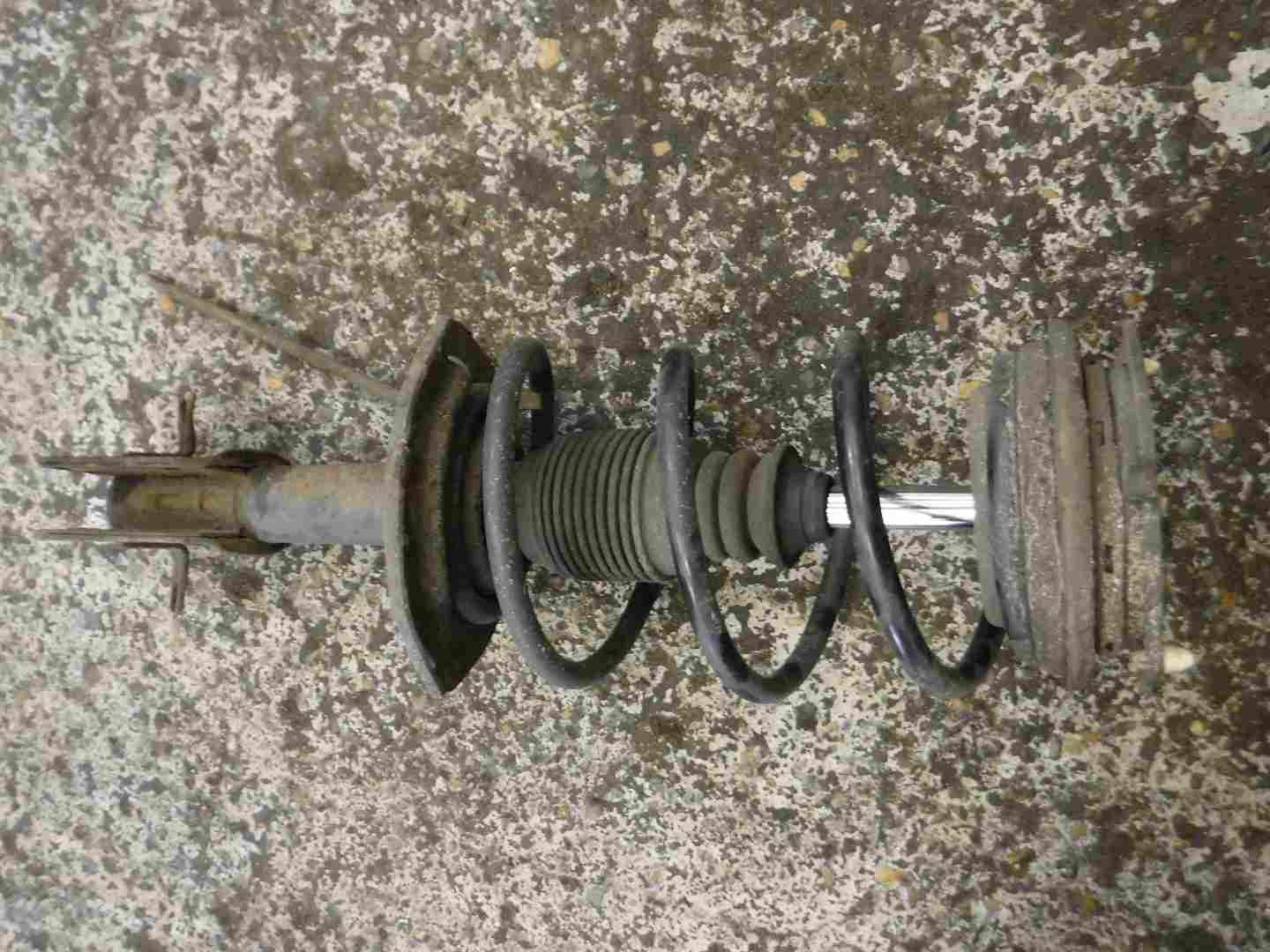 Renault Laguna 2001-2005 1.9 dCi Drivers OSF Front Strut Shock Suspension Leg