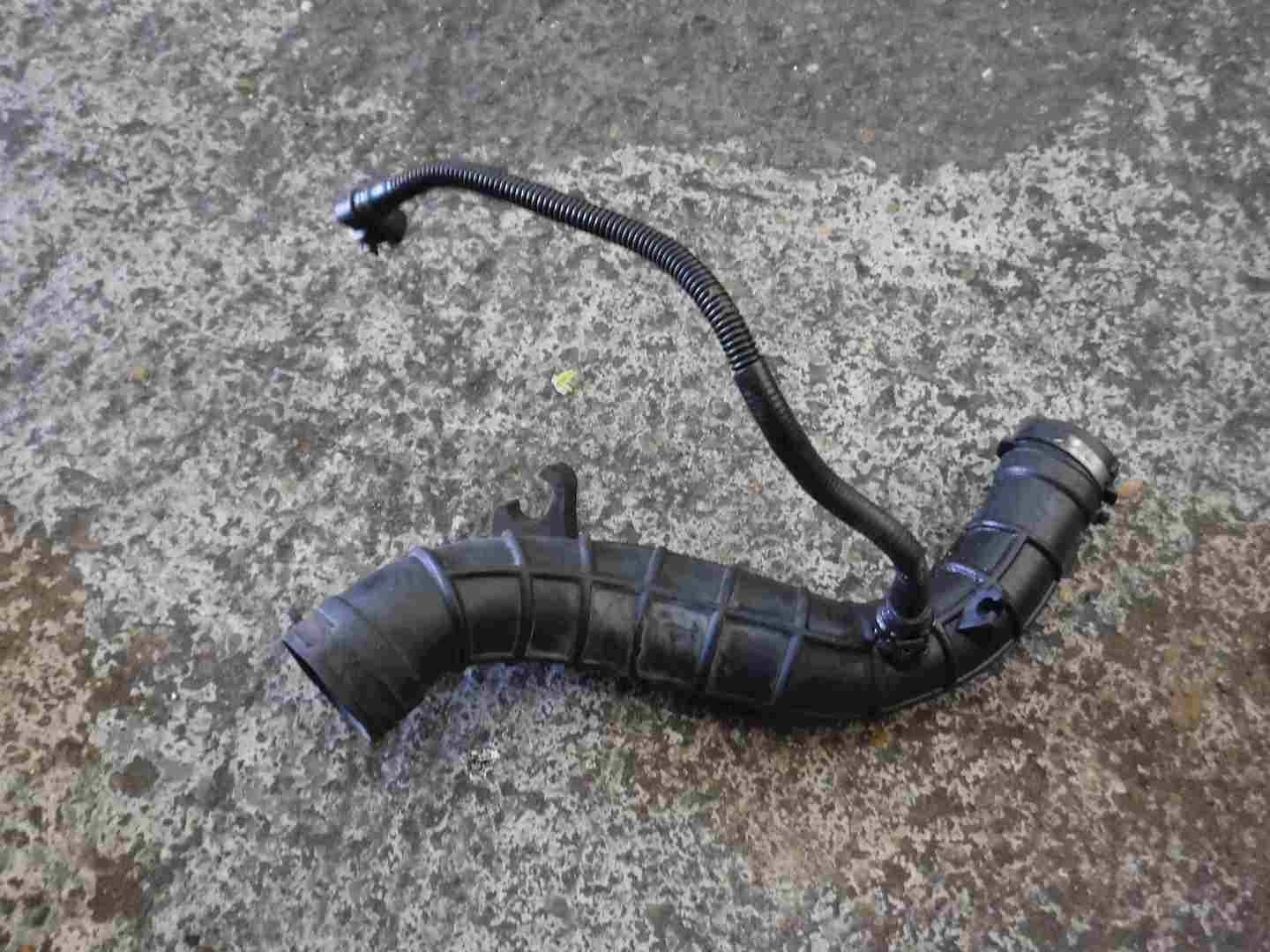 Renault Laguna 2001-2005 2.2 dCi Turbo To Airbox Pipe