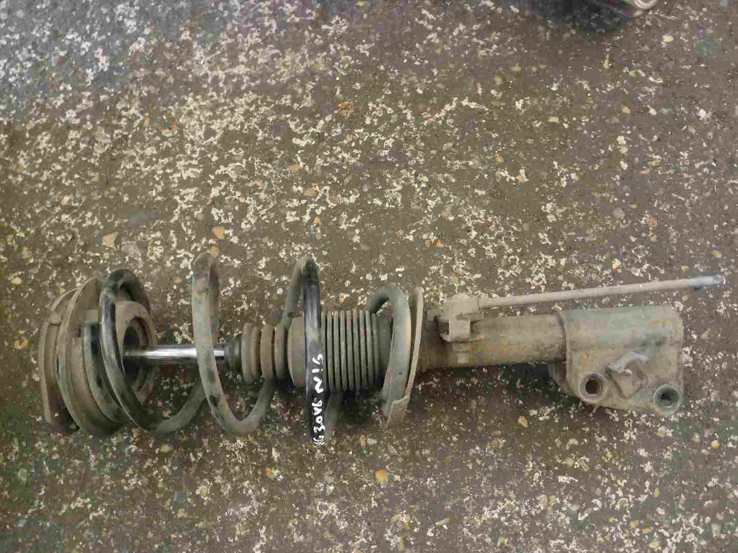 Renault Laguna 2001-2005 3.0 V6 Passenger NSF Front Spring Suspension Leg