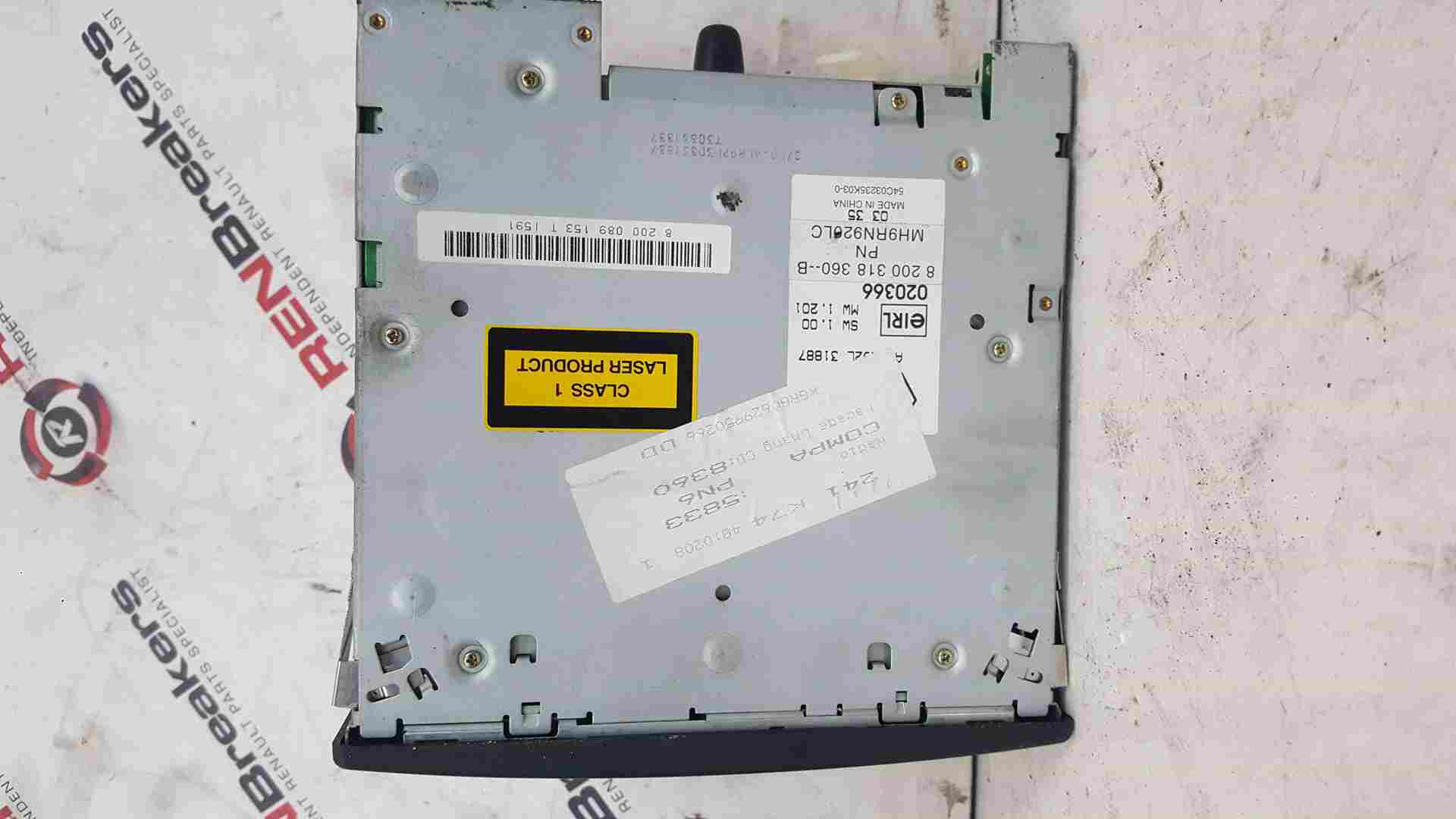 Thumb 2 Renault Laguna 2001-2005 CD Radio Player + Code 8200318360