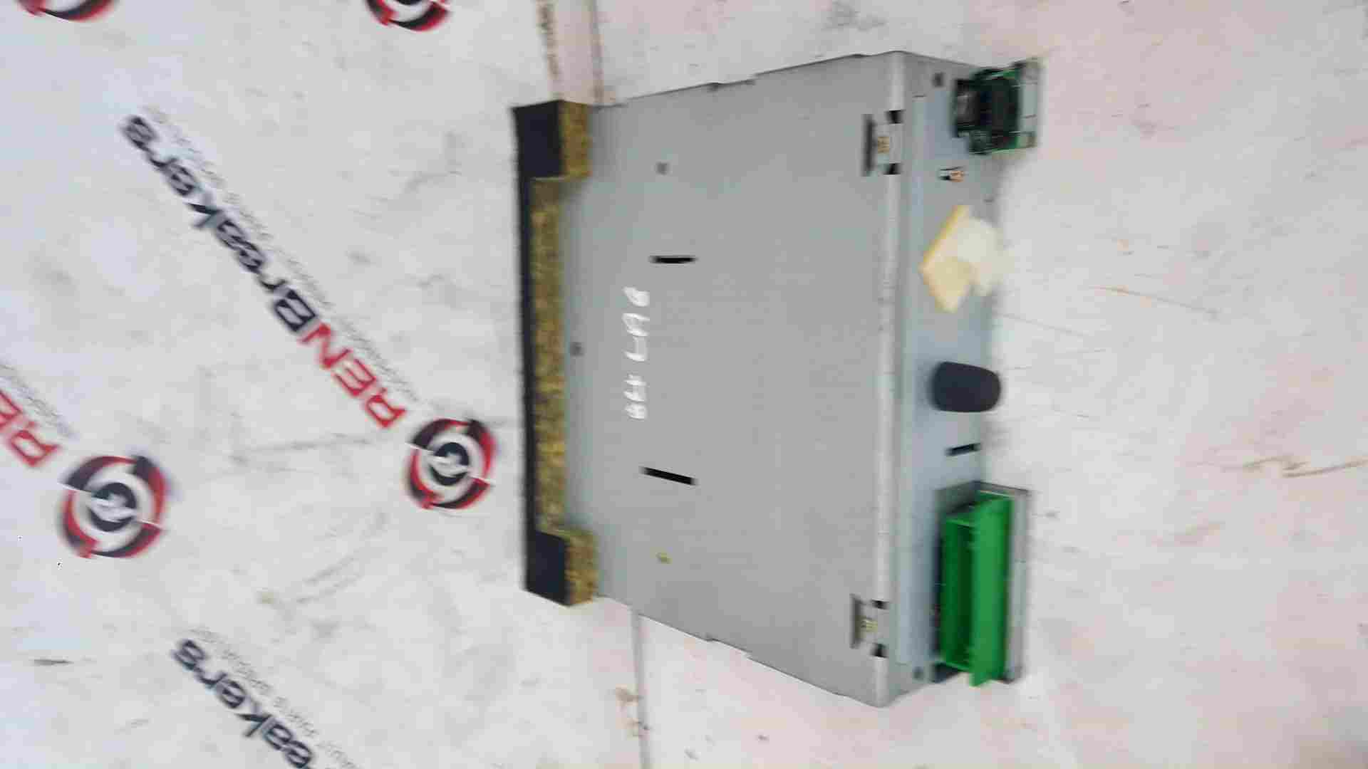 Thumb 4 Renault Laguna 2001-2005 CD Radio Player + Code 8200318360