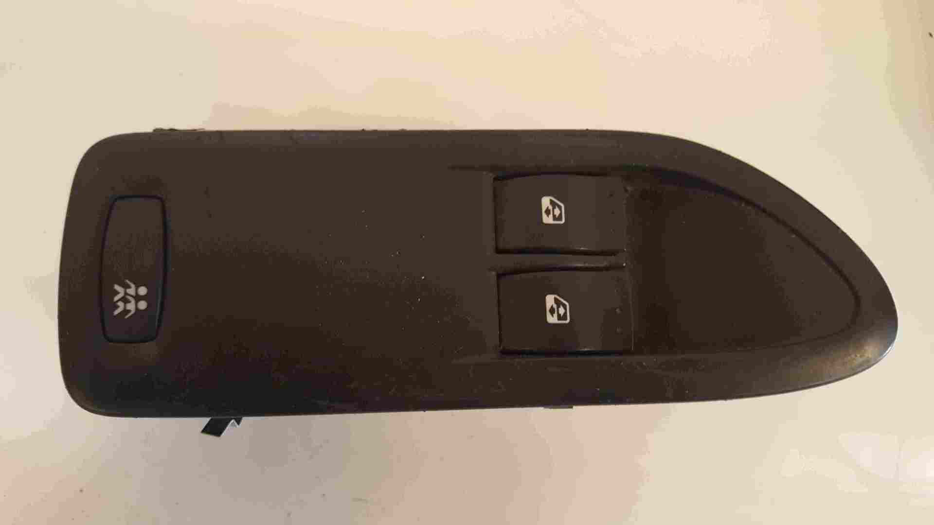 Thumb 3 Renault Laguna 2001-2005 Drivers OSF Front Window Switches Black Plug