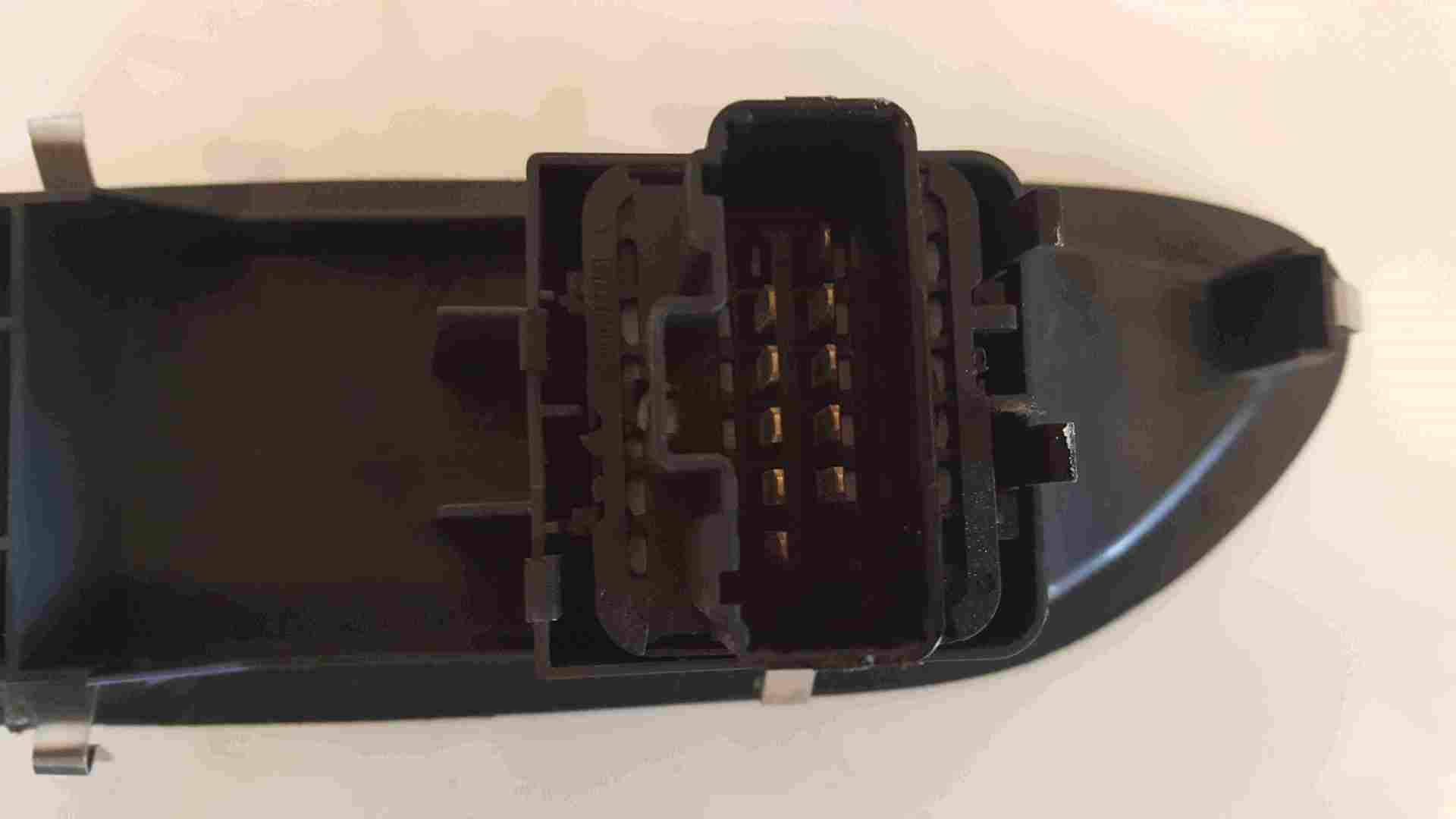 Thumb 4 Renault Laguna 2001-2005 Drivers OSF Front Window Switches Black Plug