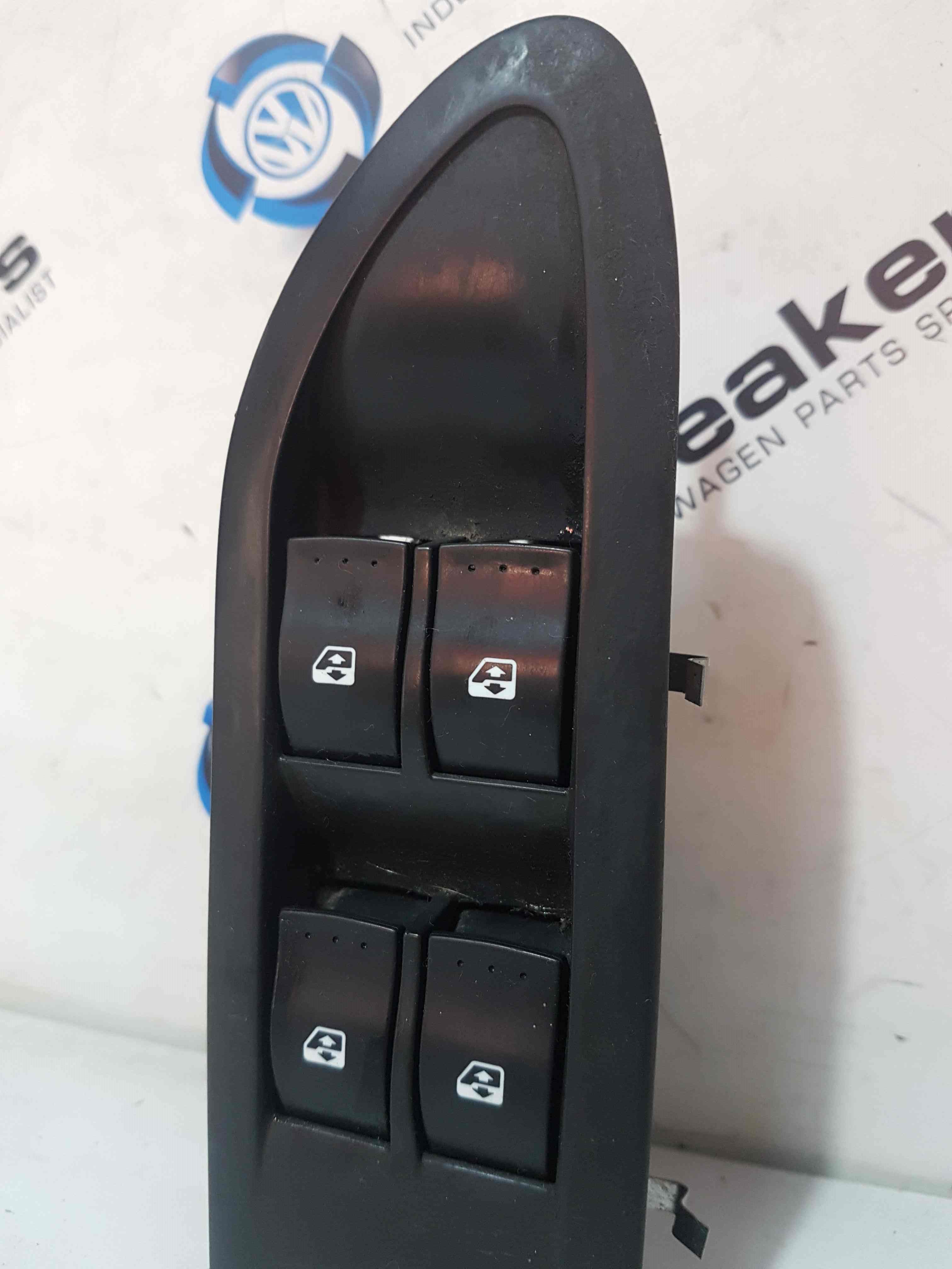 Thumb 3 Renault Laguna 2001-2005 Drivers OSF Front Window Switches Dual 8200397302