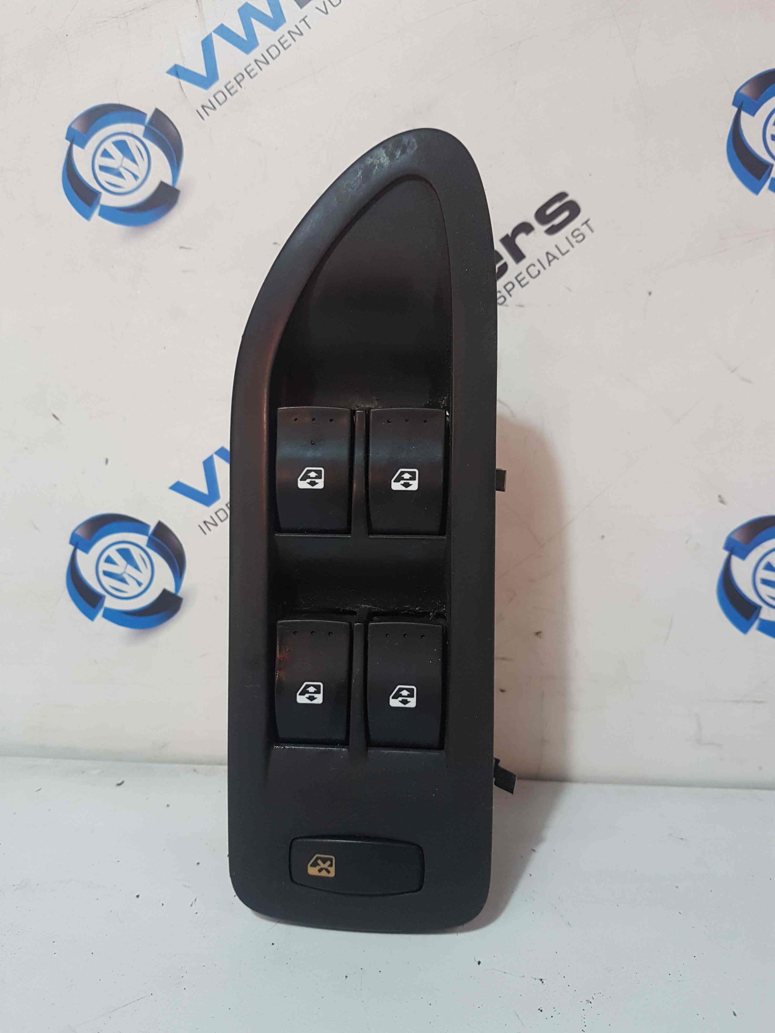 Thumb 5 Renault Laguna 2001-2005 Drivers OSF Front Window Switches Dual 8200397302