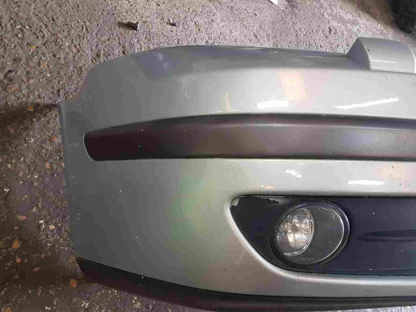 Thumb 3 Renault Laguna 2001-2005 Front Bumper Silver Teb64 Xenon Jets