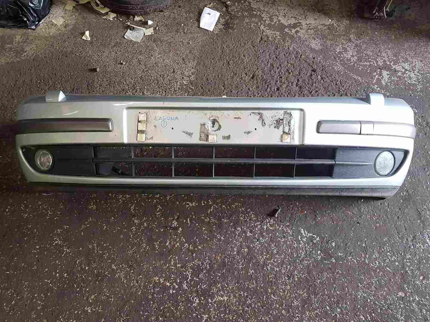 Renault Laguna 2001-2005 Front Bumper Silver Teb64 Xenon Jets