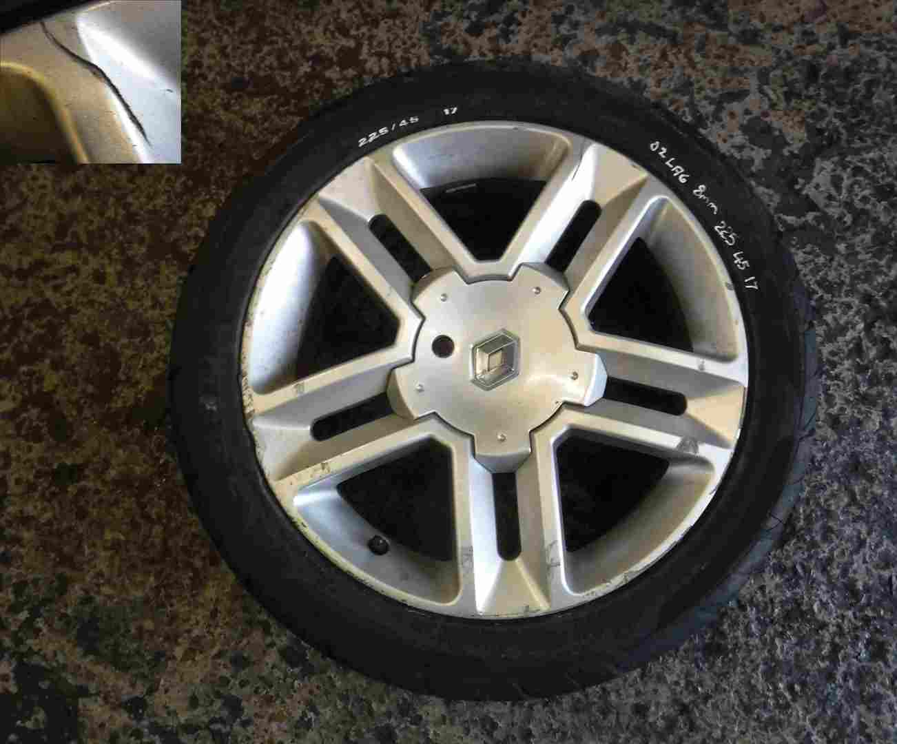 Renault Laguna 2001-2005 Louxor Alloy Wheel + Tyre 225 45 17 8mm