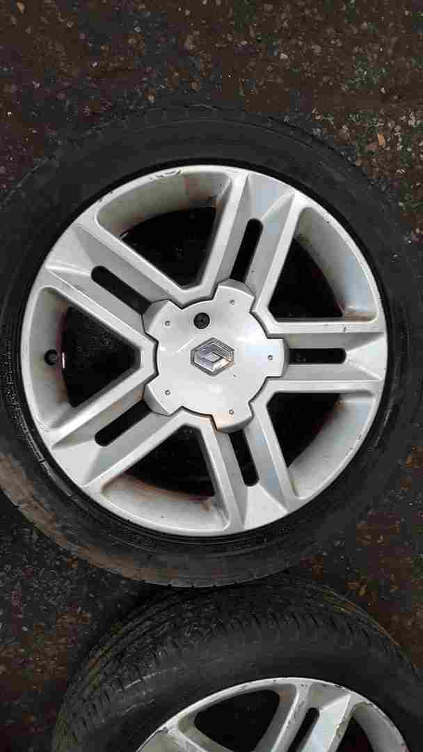 Thumb 4 Renault Laguna 2001-2005 Louxor Alloy Wheels Set X4 17inch + Tyres