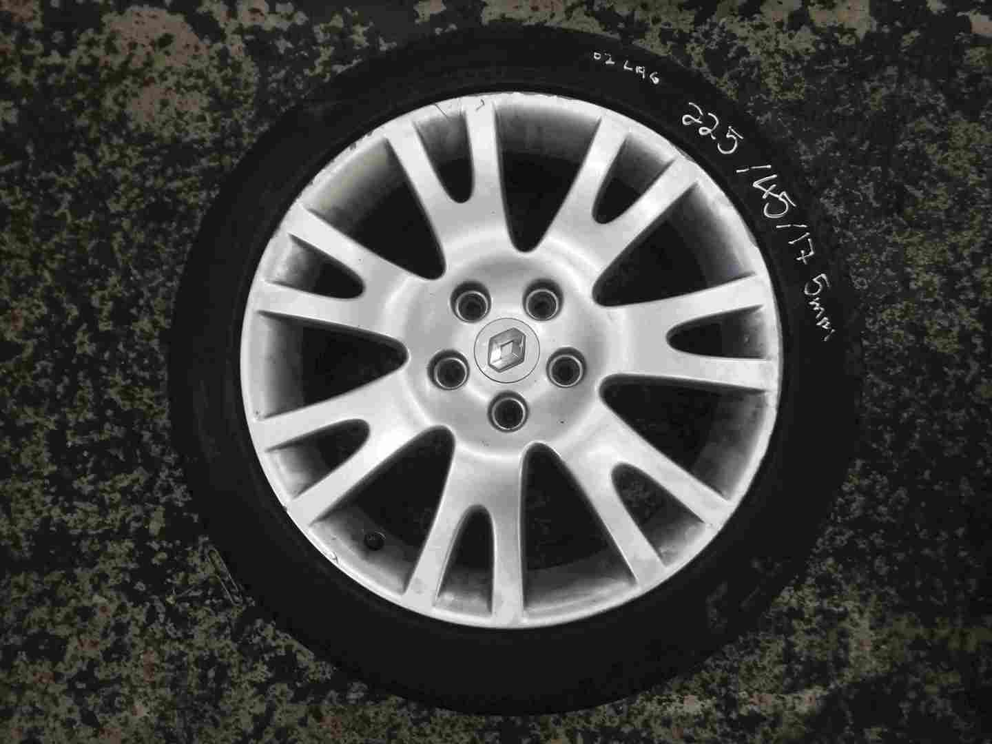 Renault Laguna 2001-2005 Silverstone Alloy Wheel  Tyre 225 45 17 6mm Tread