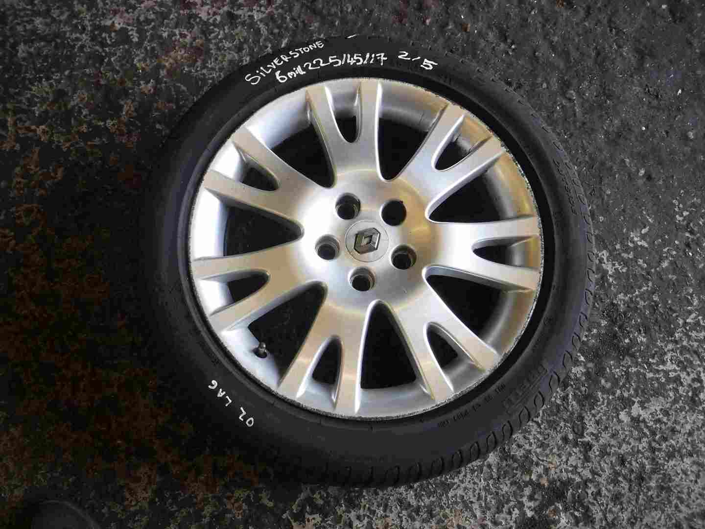 Renault Laguna 2001-2005 Silverstone Alloy Wheel + Tyre 225 45 17 6mm
